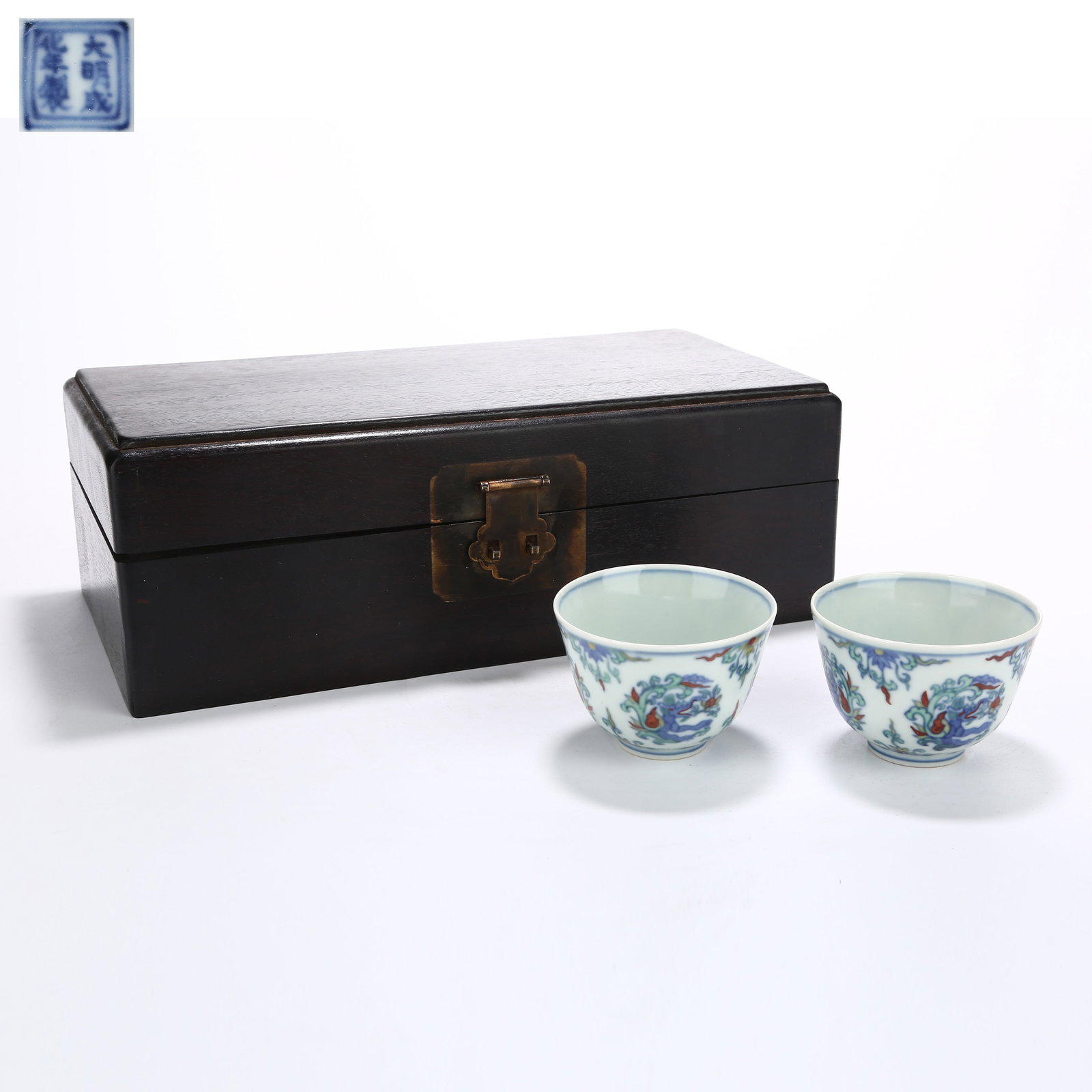 A DOUCAI KUI DRAGON PATTERN CUPS (SET) (1 of 9)