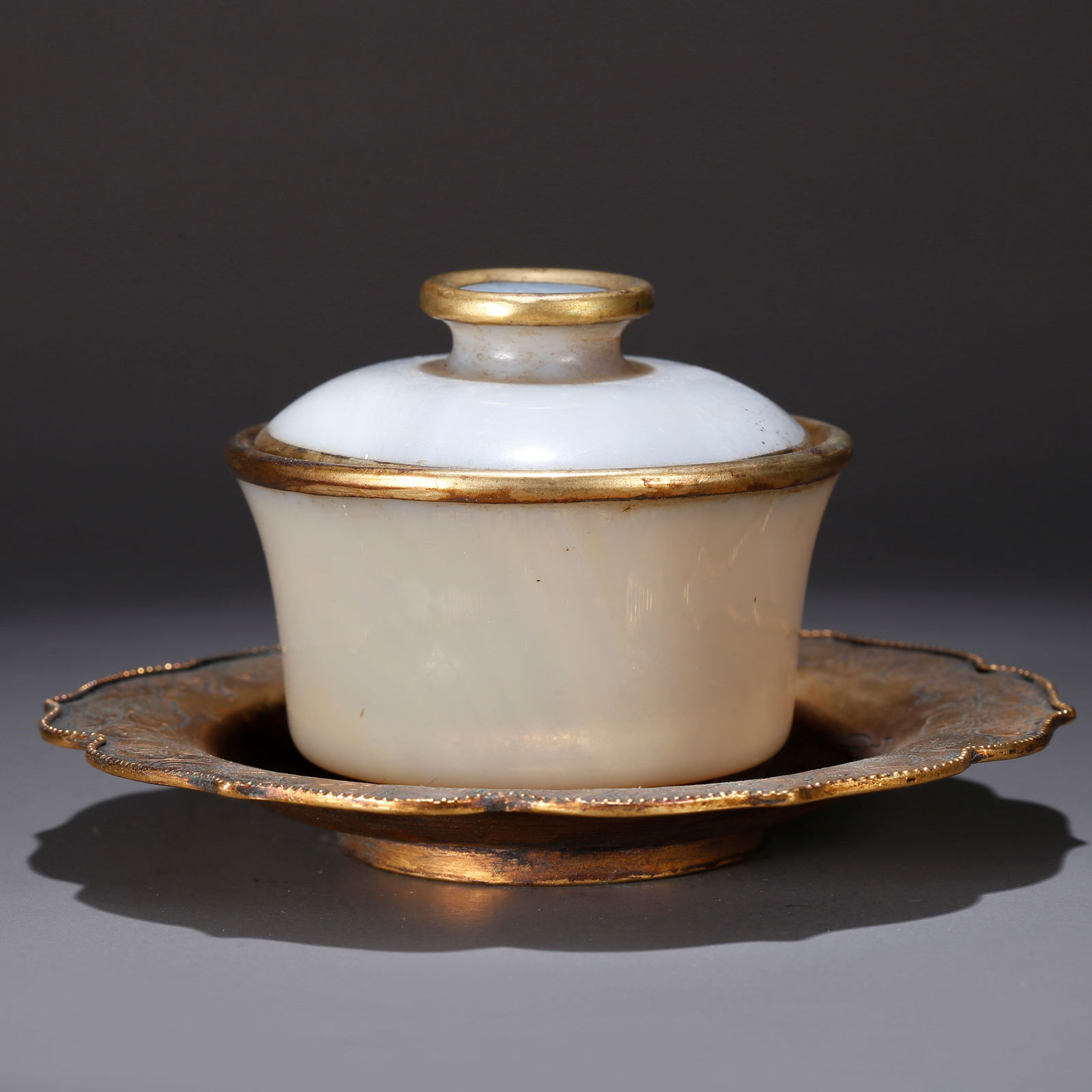 A AGATE CARVED TEA CUP (1 of 9)