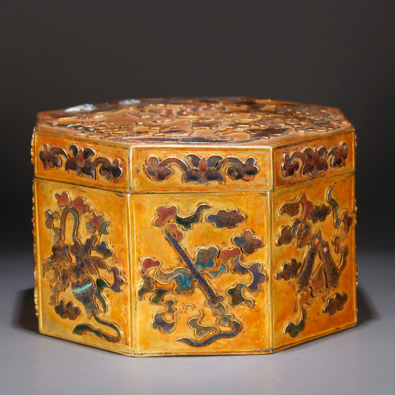 A GILT BRONZE LIDDED BOX WITH DEER DESIGN (1 of 8)