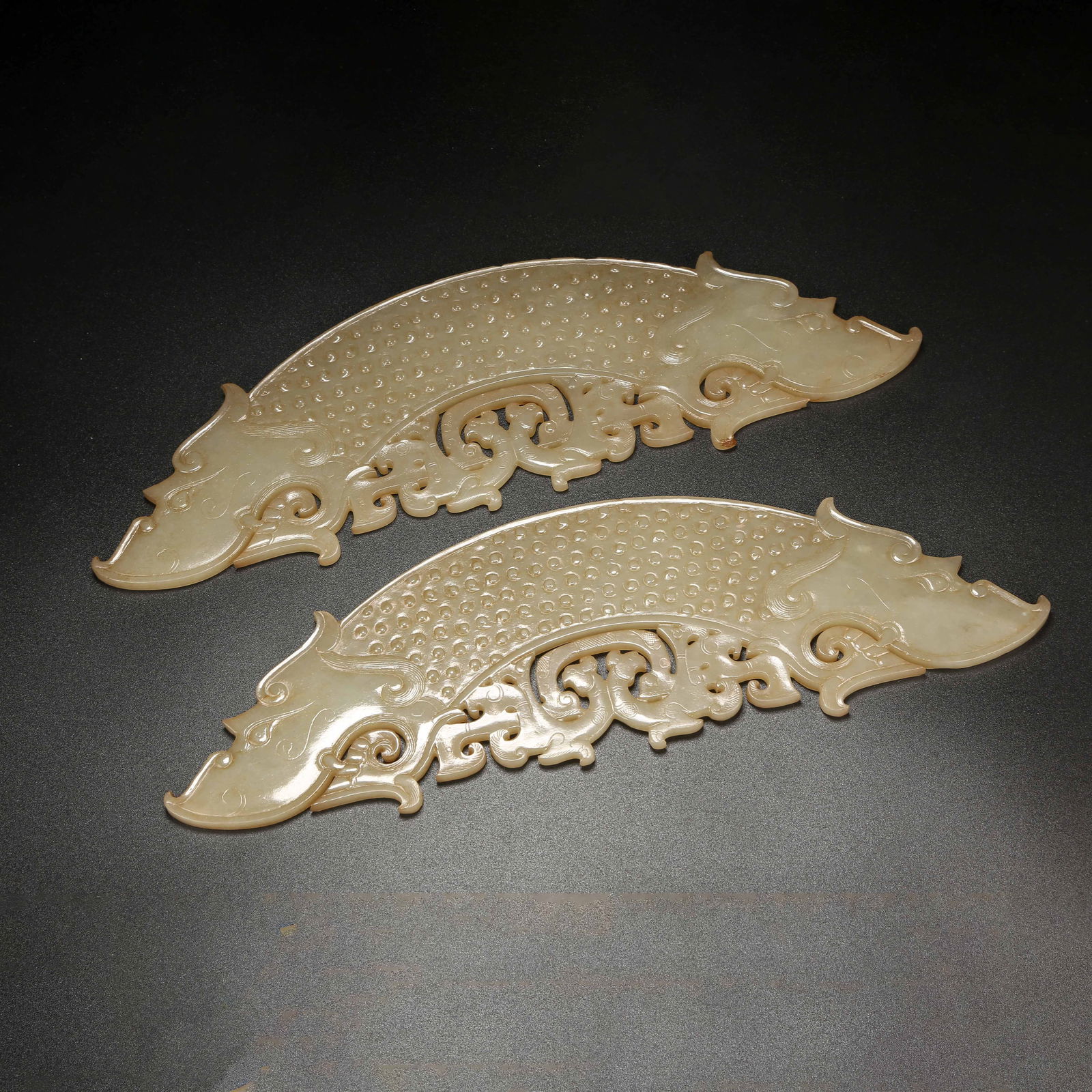 A SET OF ANCIENT JADE DRAGON-HEAD HUANG PENDANTS (1 of 10)