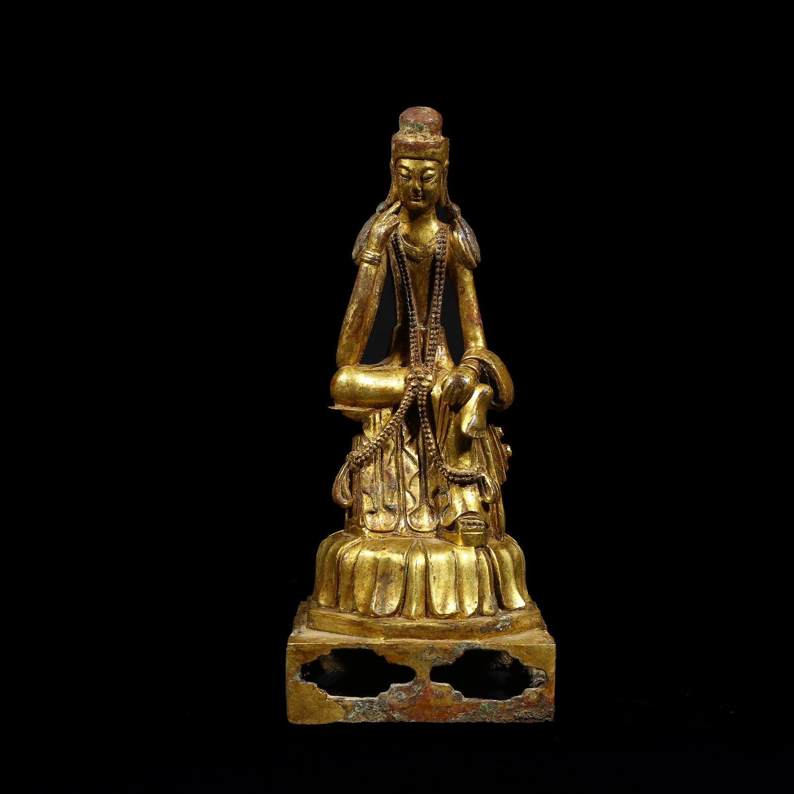 A GILDED BRONZE CONTEMPLATIVE AVALOKITESHVARA SCULPTURE: Gilded bronze contemplative Avalokiteshvara sculpture