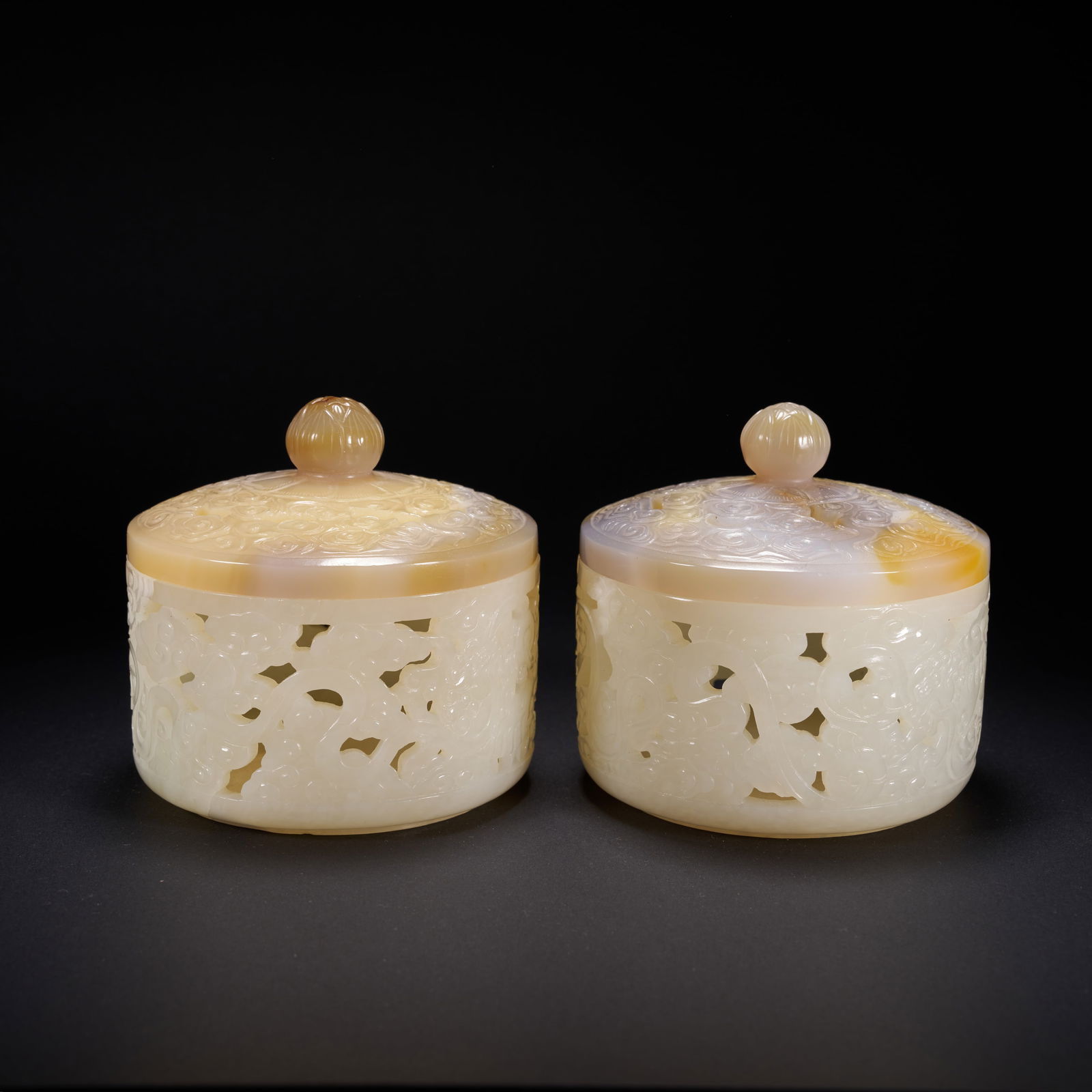 A OPENWORK-CARVED HETIAN JADE JAR WITH AGATE COVER, QING DYNASTY (1 of 8)
