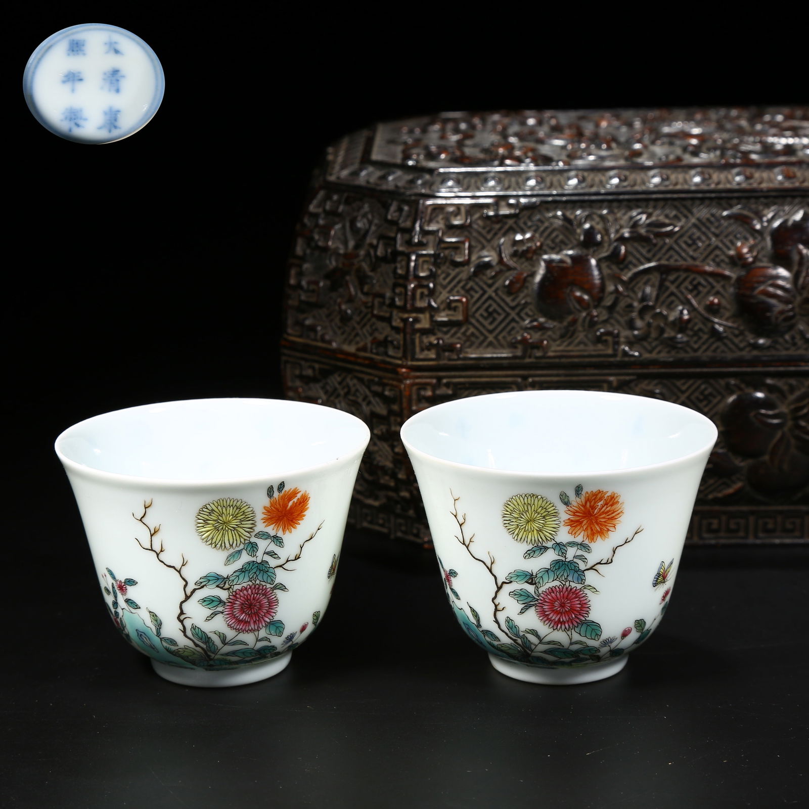 A SET OF FAMILLE ROSE CUPS WITH FLORAL AND BUTTERFLY PATTERNS (1 of 10)