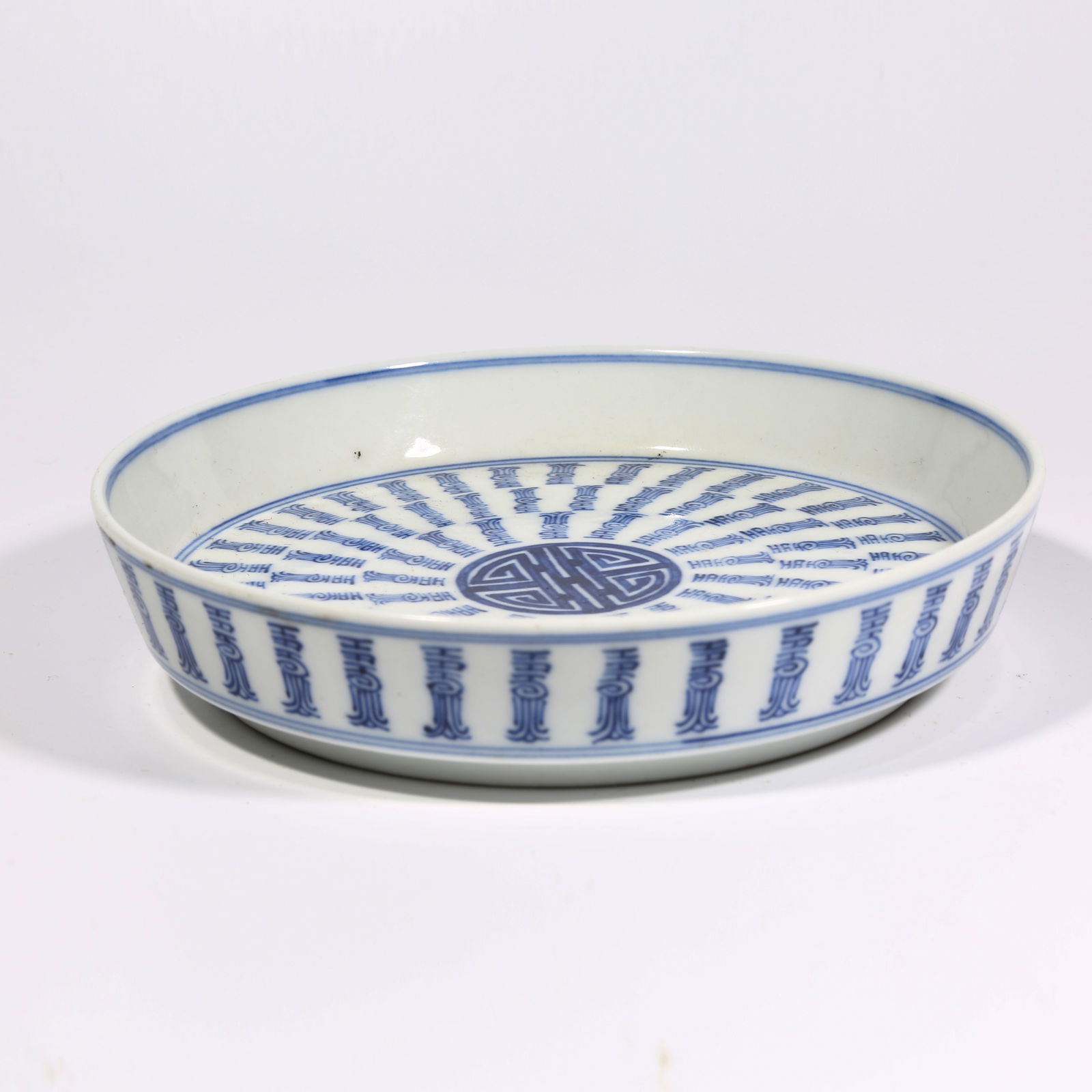 A BLUE AND WHITE CIRCULAR LONGEVITY PATTERN WASHING BOWL (1 of 7)