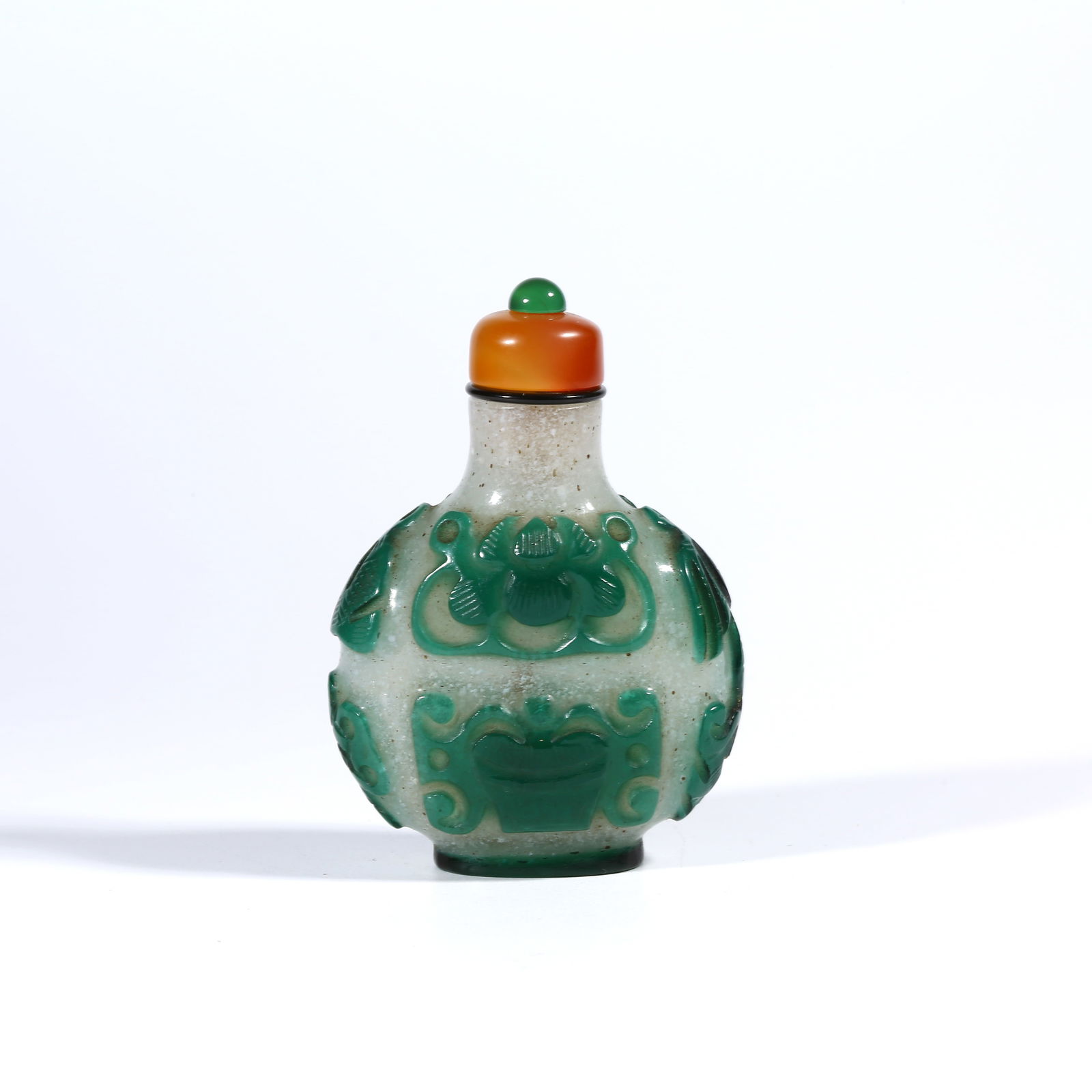 A OVERLAY SNUFF BOTTLE WITH EIGHT AUSPICIOUS SYMBOLS PATTERN (1 of 9)