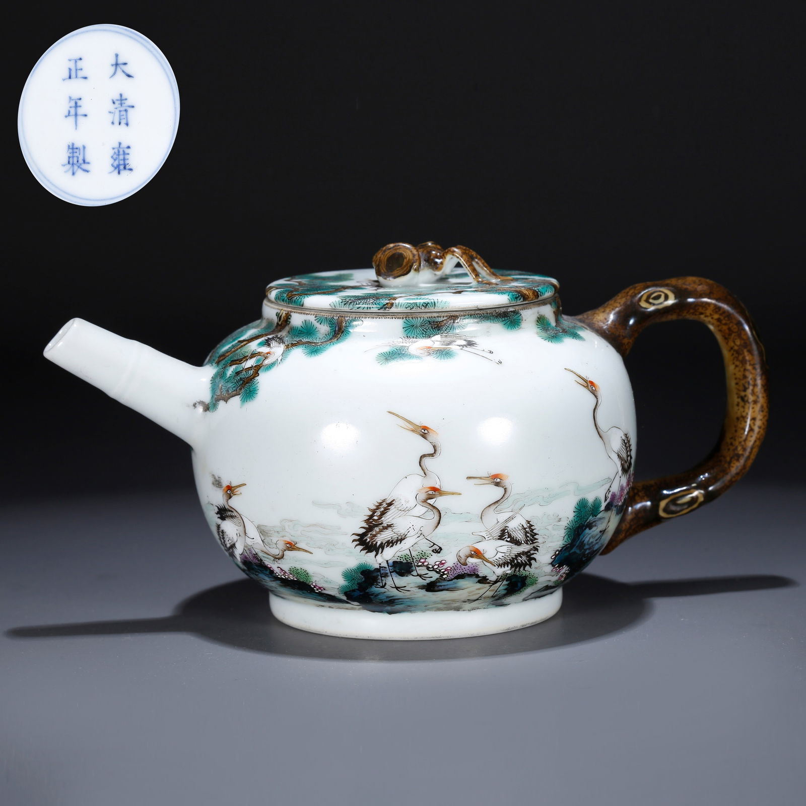 A FAMILLE ROSE EWER WITH WHITE CRANE DESIGN (1 of 10)