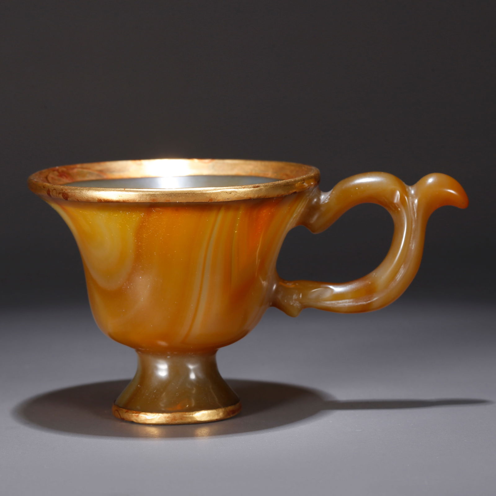 A AGATE CARVED CUP WITH GILDED RIM (1 of 10)
