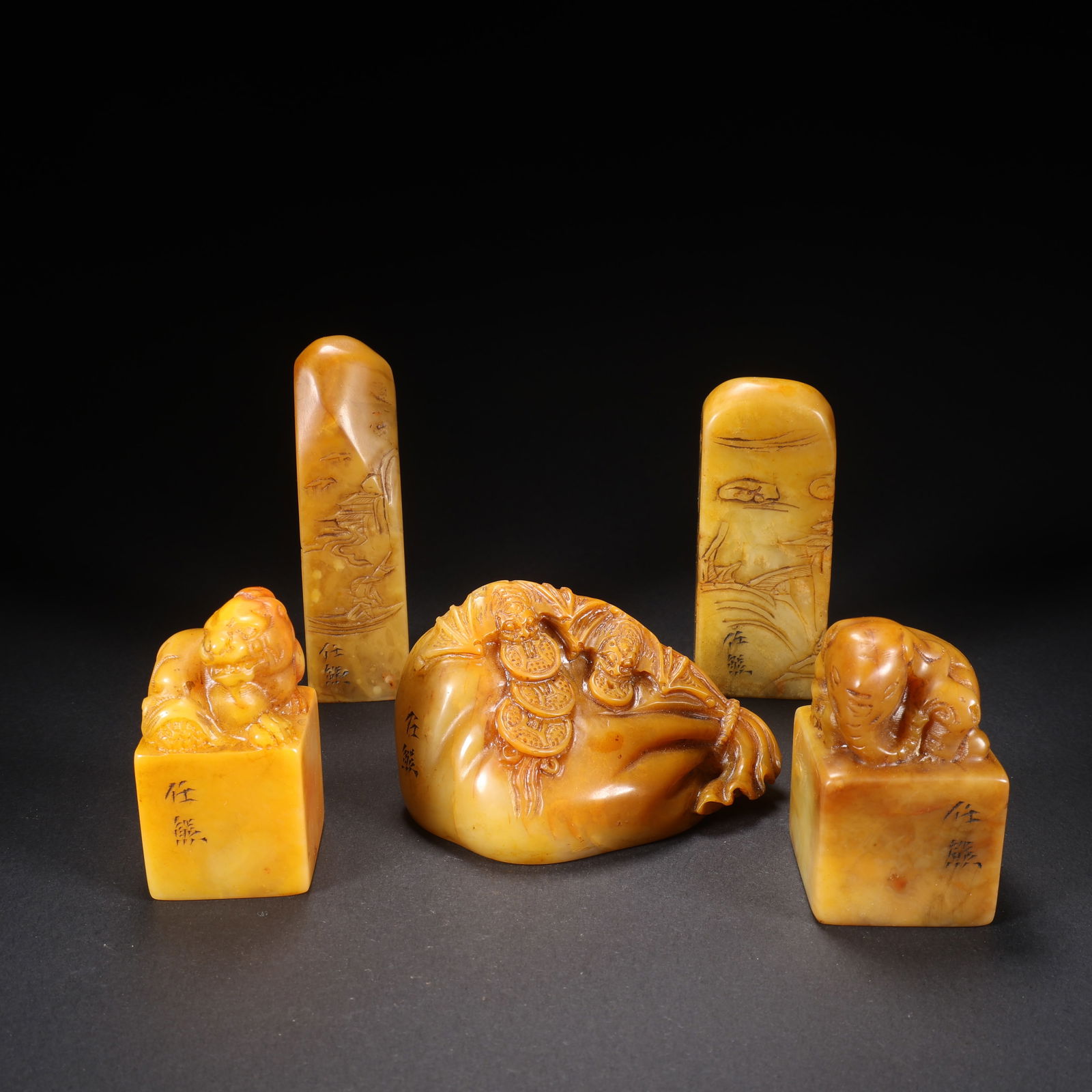 SET OF FIVE TIANHUANG STONE SHANZI-FORM SEALS WITH AUSPICIOUS BEAST KNOBS (1 of 9)