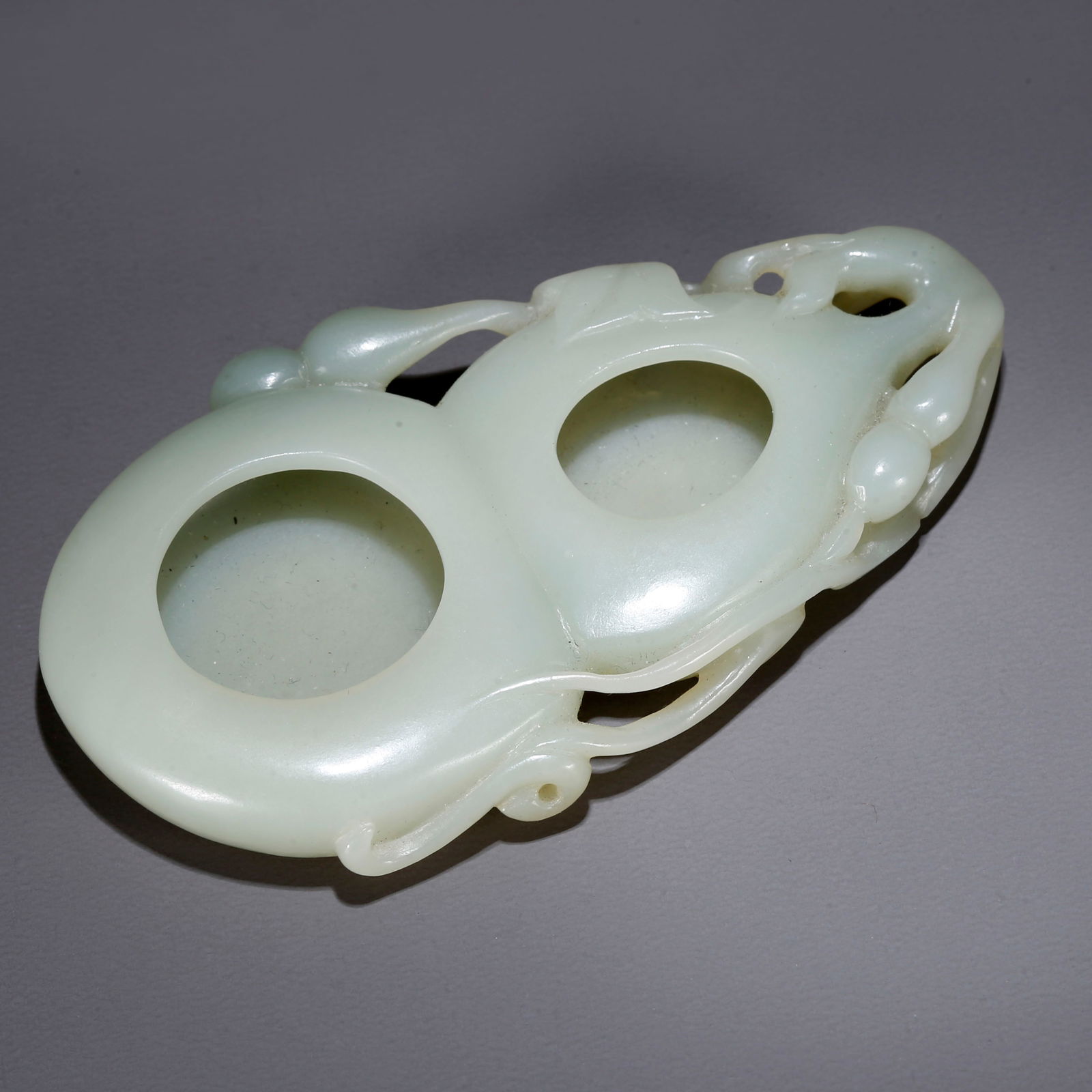 A HETIAN JADE BRUSH WASHER CARVED IN GOURD SHAPE (1 of 8)