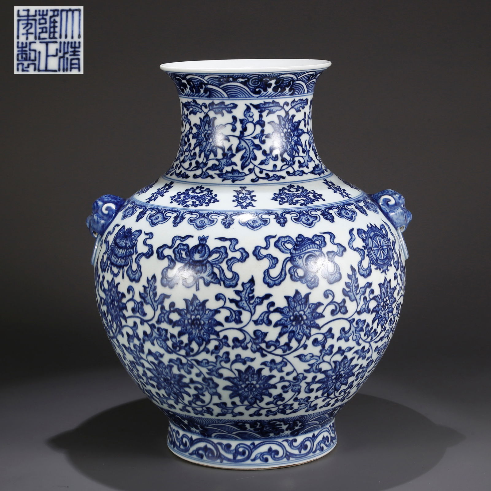 A BLUE AND WHITE FLORAL PATTERN DOUBLE BEAST EAR VASE (1 of 10)