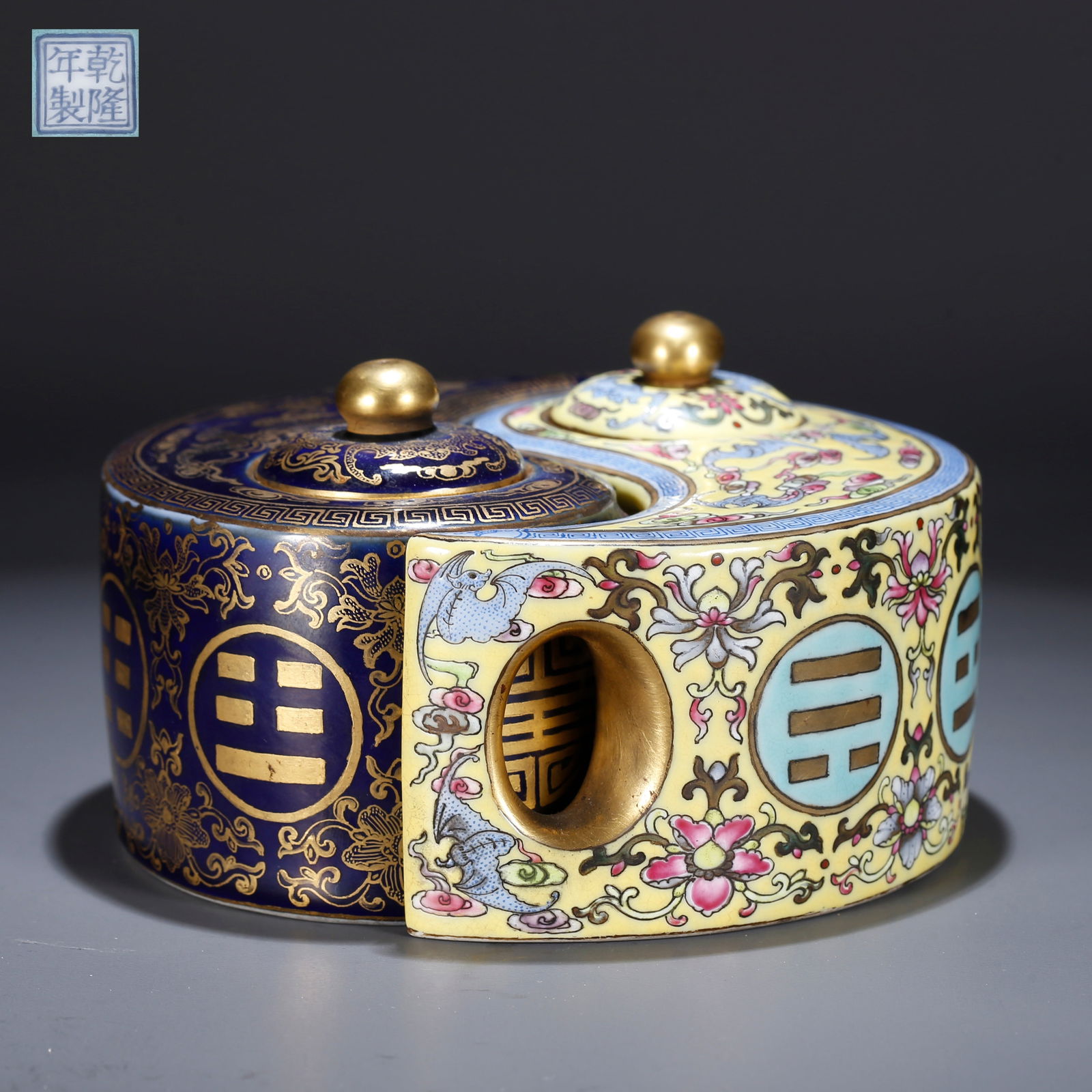 A ENAMELLED TAIJI-SHAPED LIDDED BOX (1 of 9)