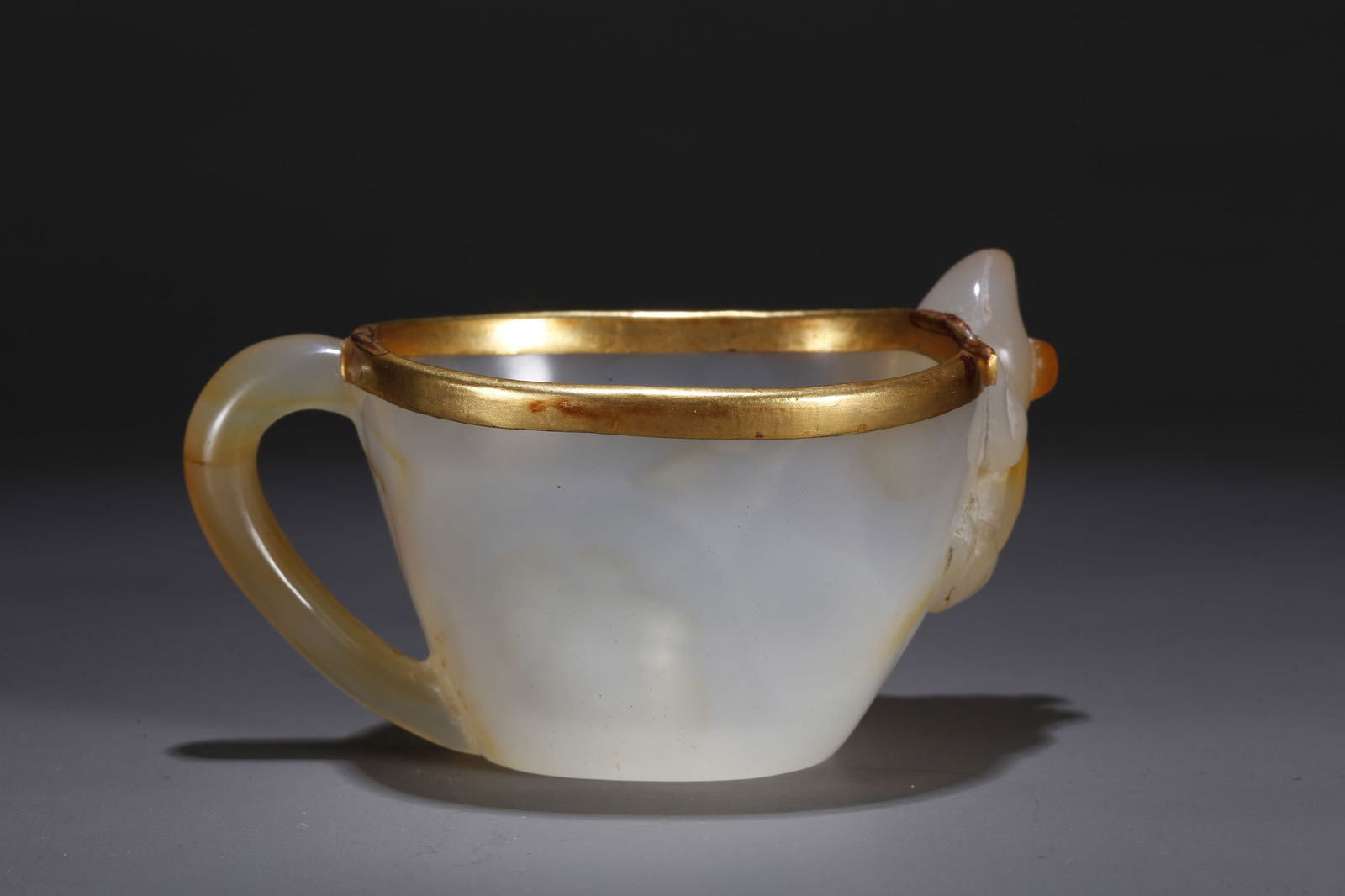 A AGATE CARVED FROG PATTERN CUP - 5