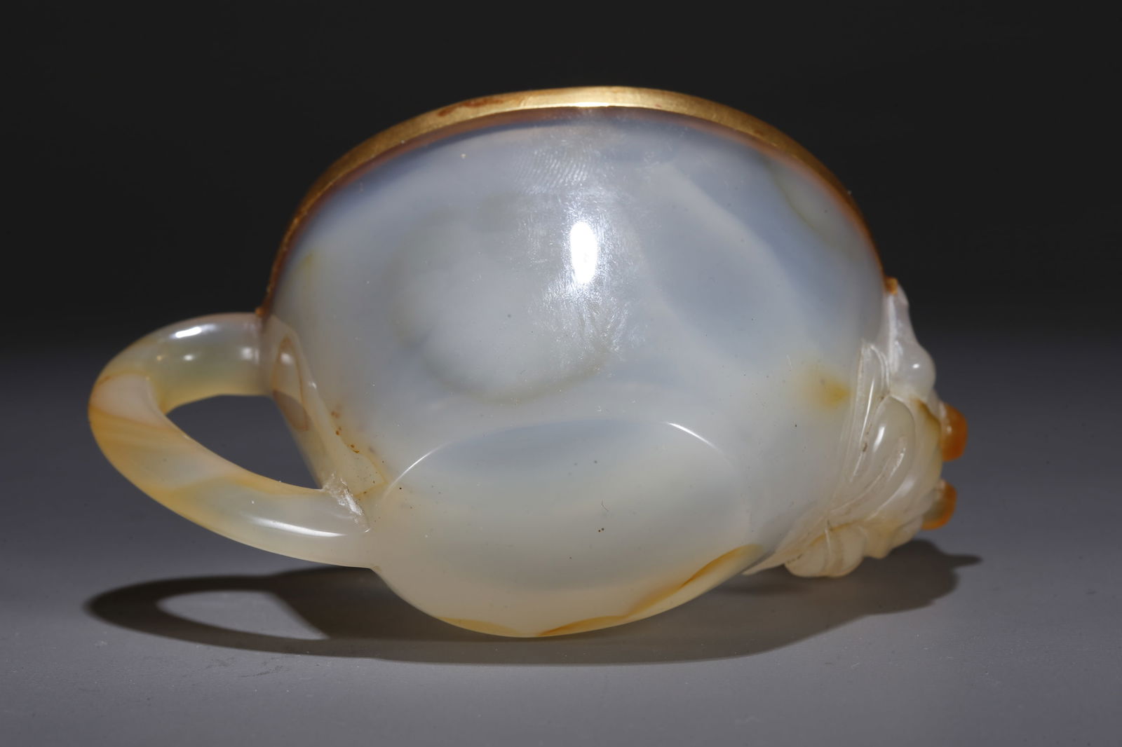 A AGATE CARVED FROG PATTERN CUP - 9