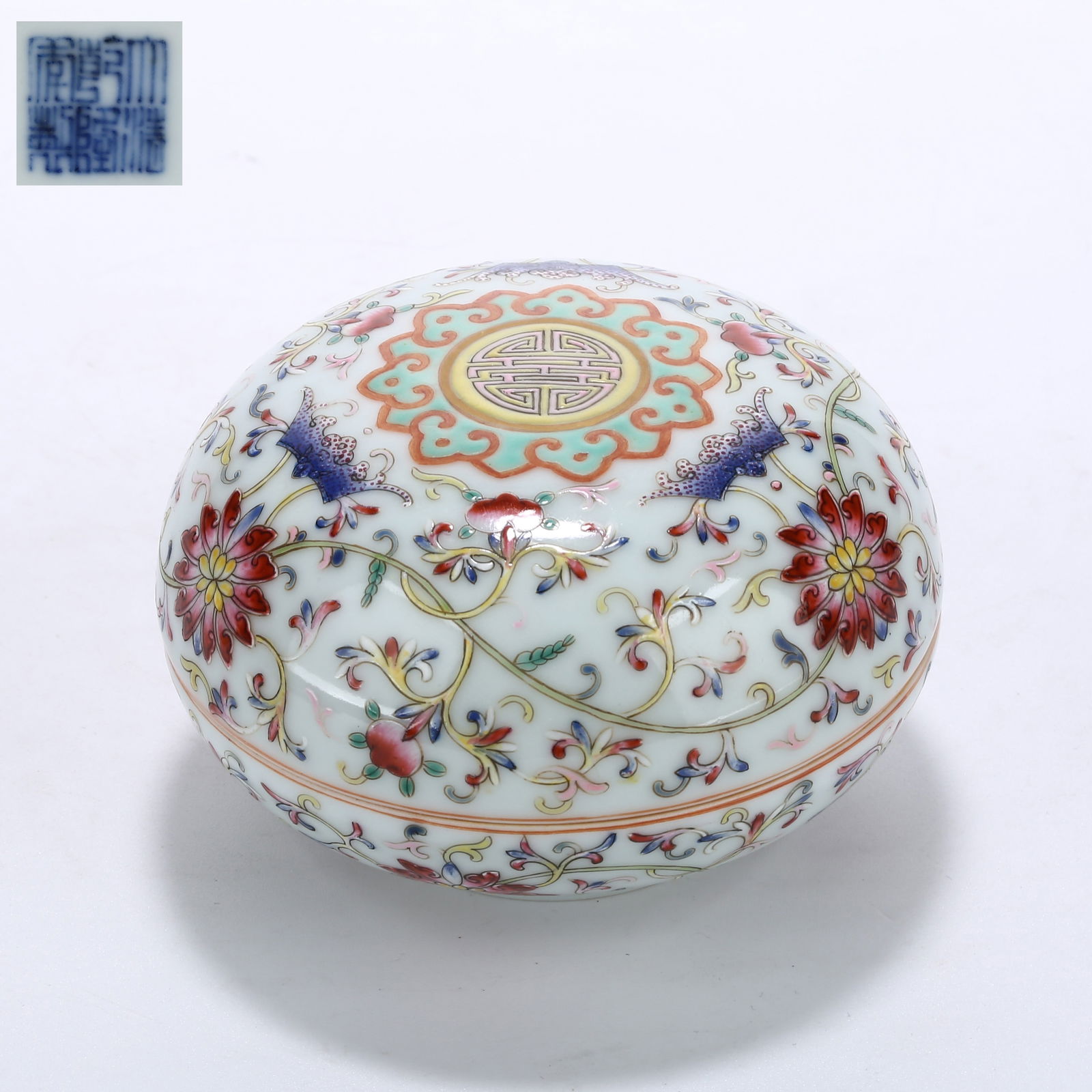 A FAMILLE ROSE INTERTWINED LOTUS PATTERN LIDDED BOX (1 of 10)