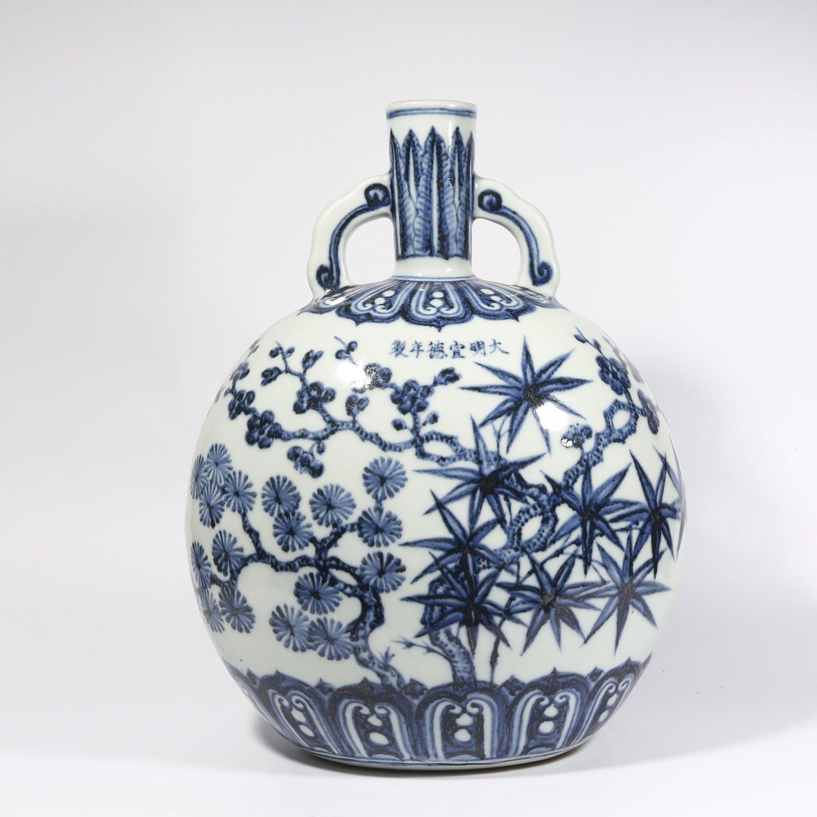 A BLUE AND WHITE THREE FRIENDS OF WINTER PATTERN MOON-EMBRACING VASE (1 of 9)