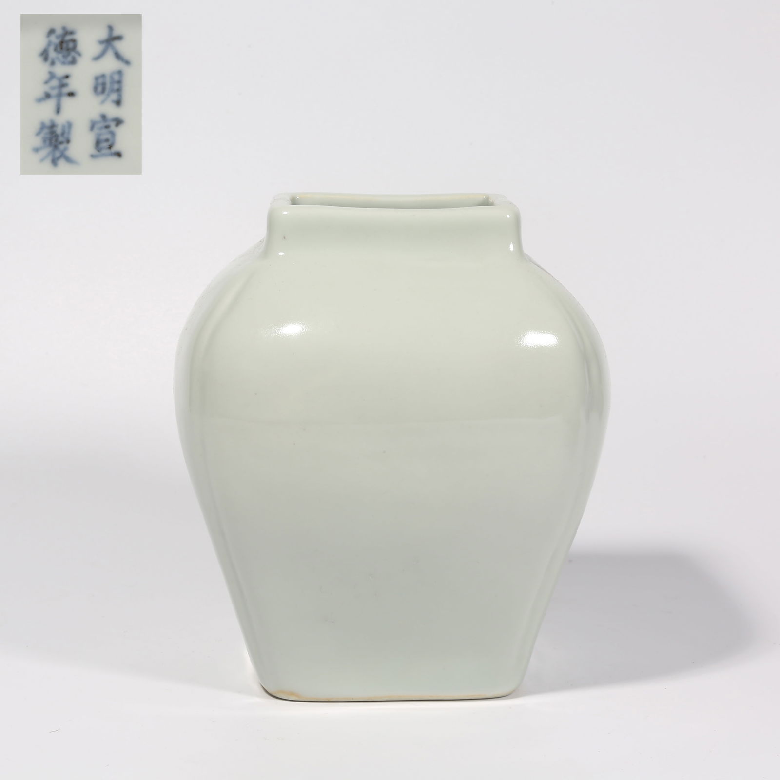 A SWEET WHITE GLAZE JAR (1 of 9)