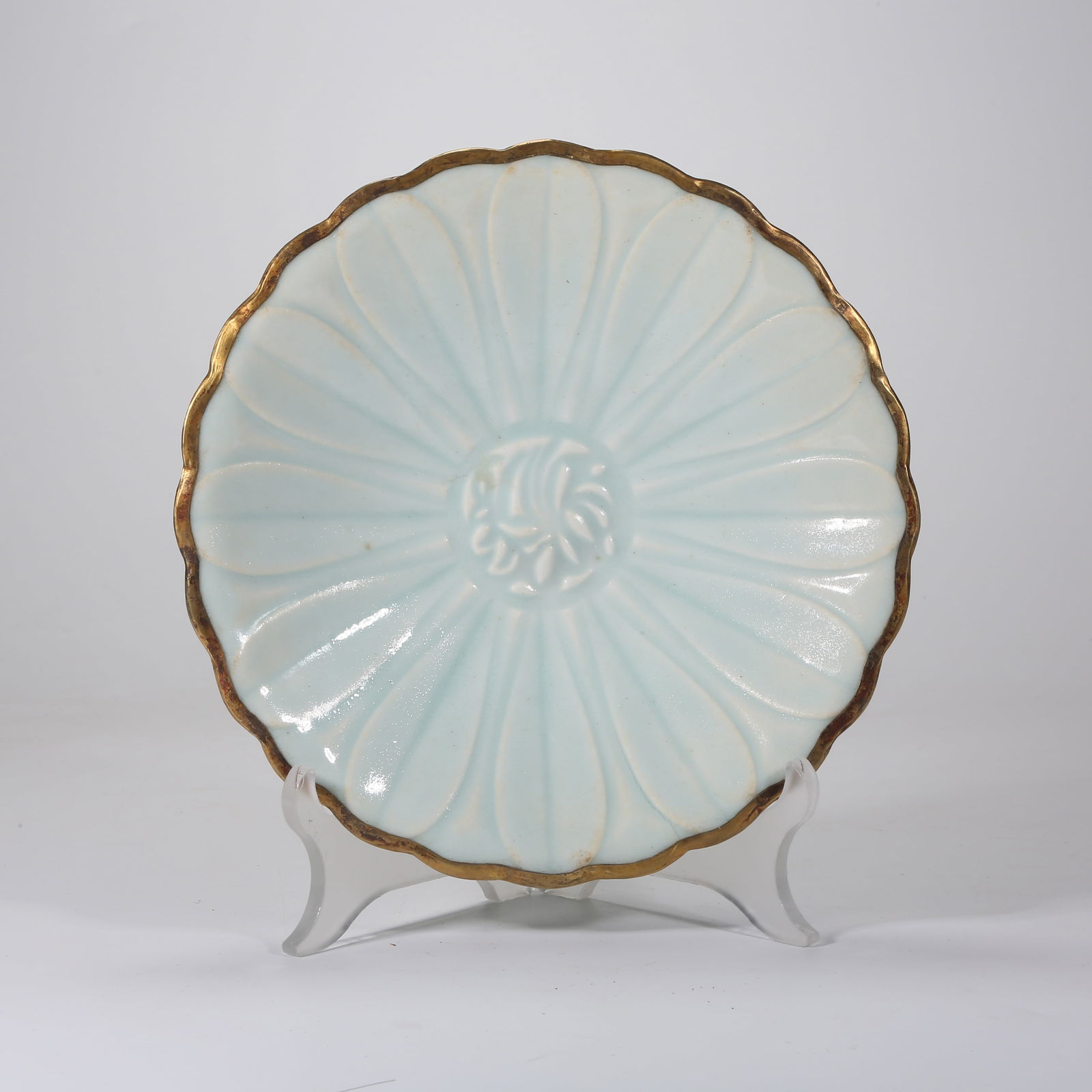 A RU KILN GOLD-RIMMED DISH (1 of 7)