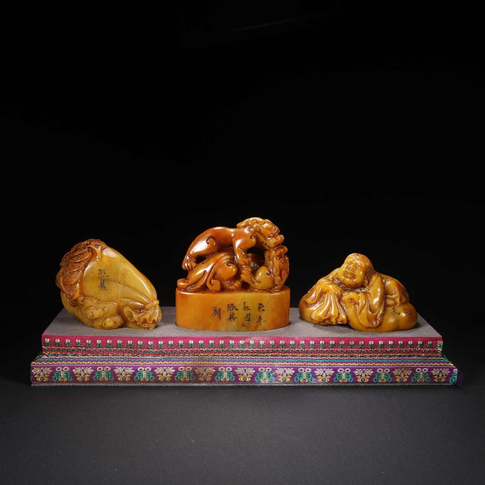 SET OF THREE TIANHUANG STONE SEALS (1 of 9)