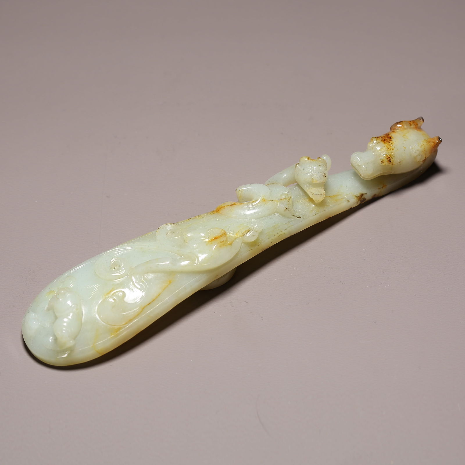 A HETIAN JADE DRAGON-PATTERNED BELT HOOK WITH DRAGON HEAD (1 of 10)