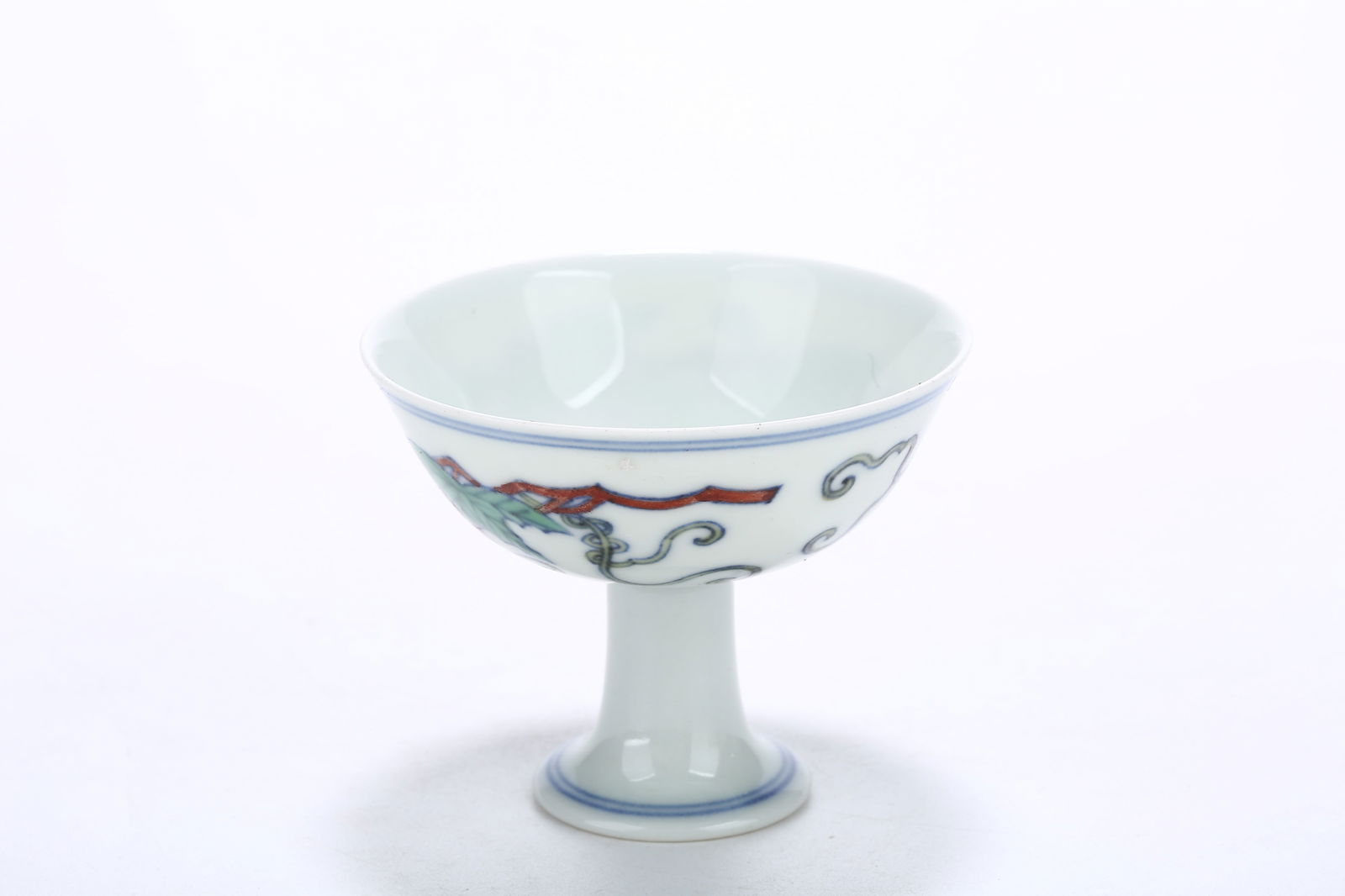 A DOUCAI GRAPE PATTERN STEM CUP - 2