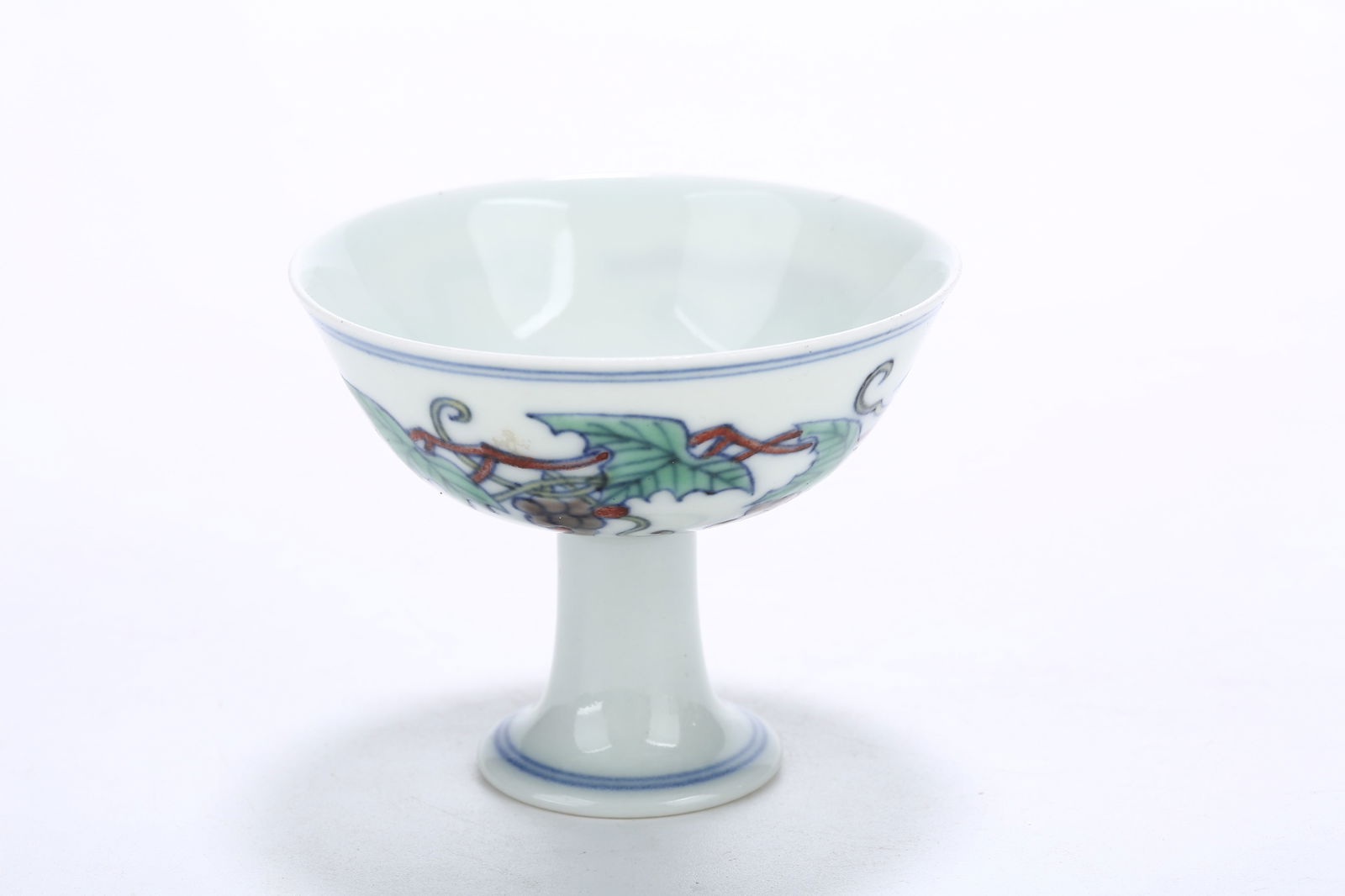 A DOUCAI GRAPE PATTERN STEM CUP - 4