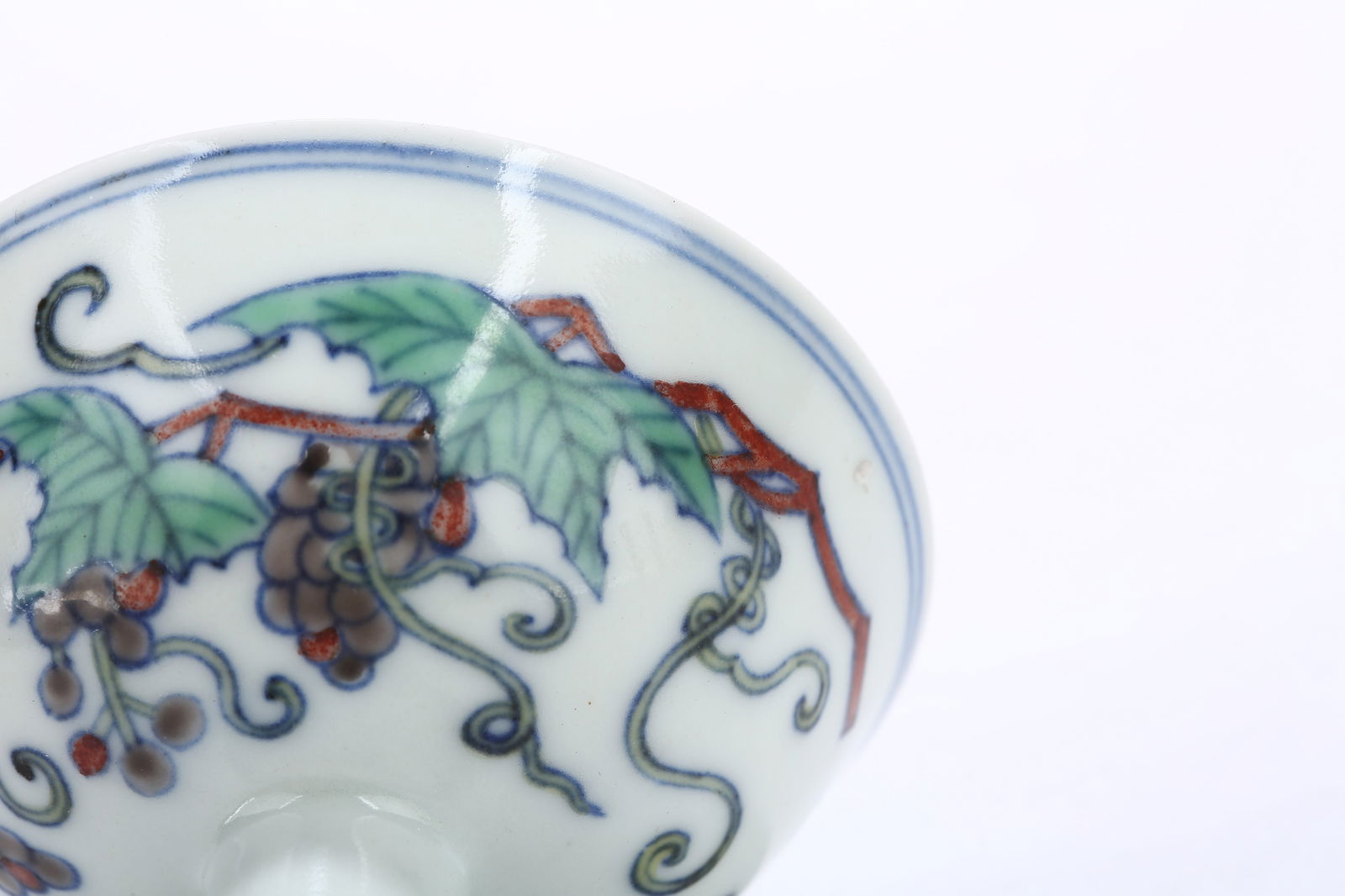 A DOUCAI GRAPE PATTERN STEM CUP - 7