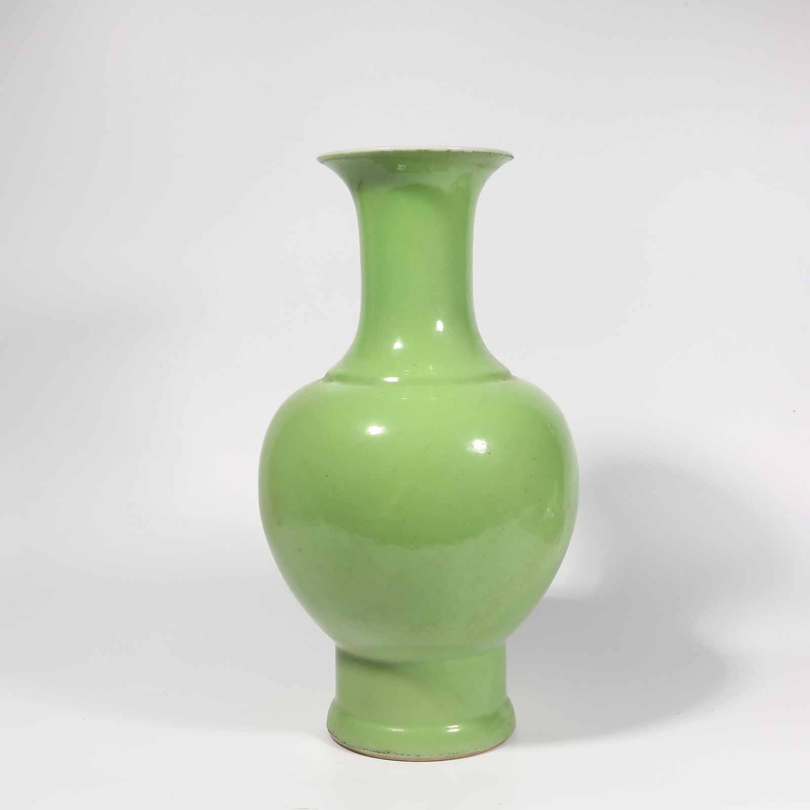 A APPLE GREEN GLAZE APPRECIATION VASE: Apple Green Glaze Appreciation Vase