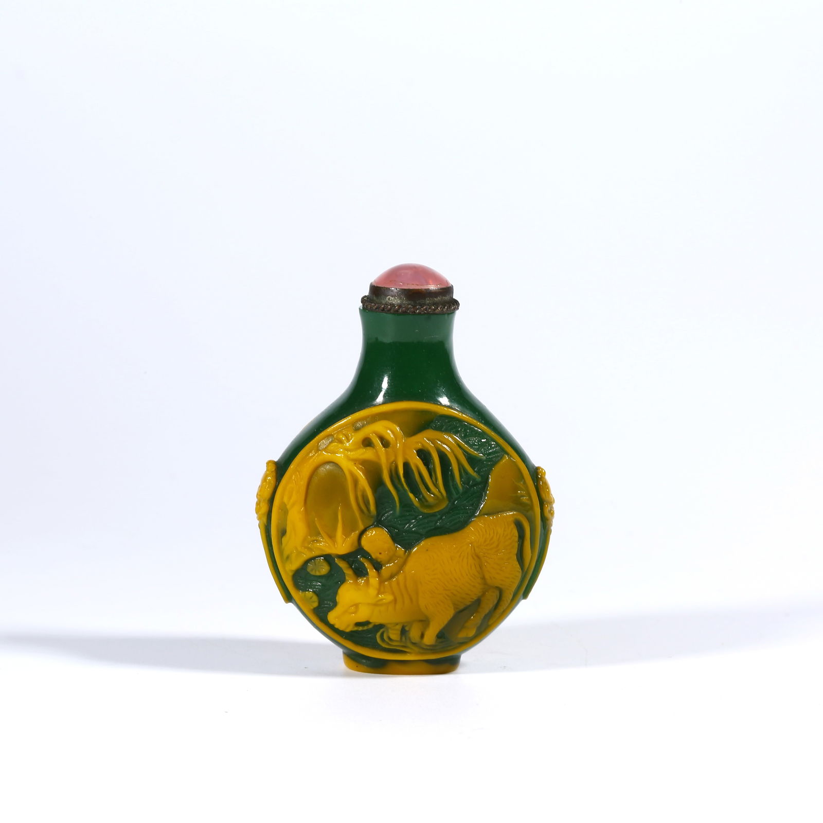 A OVERLAY SNUFF BOTTLE WITH HERDING CATTLE DESIGN (1 of 9)