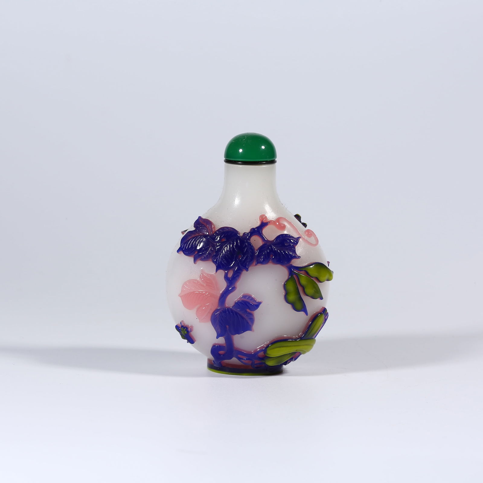 A OVERLAY SNUFF BOTTLE WITH MELON AND FRUIT PATTERN (1 of 9)
