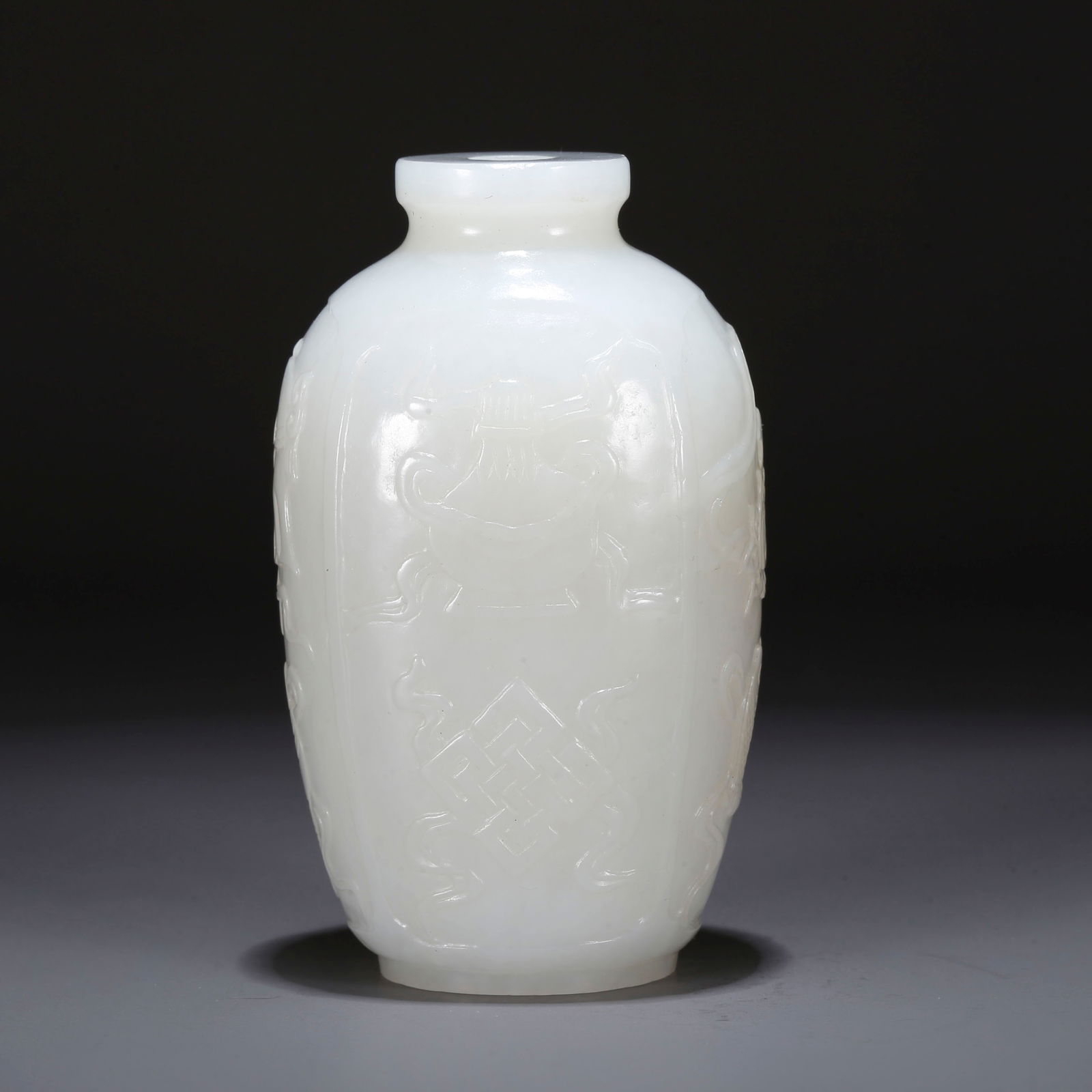 A HETIAN JADE SNUFF BOTTLE (1 of 11)