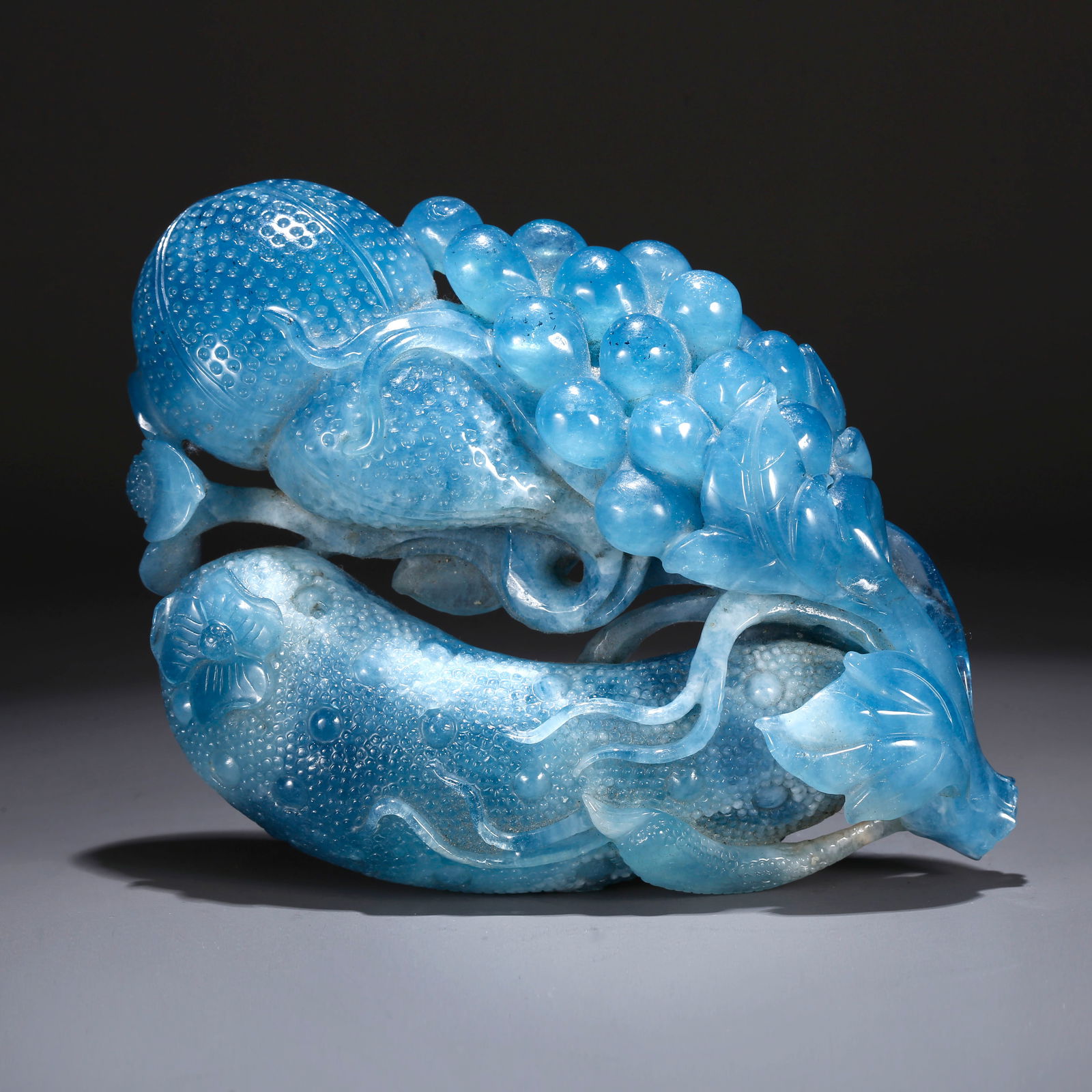 A AQUAMARINE ORNAMENT CARVED WITH MELONS AND FRUITS (1 of 11)