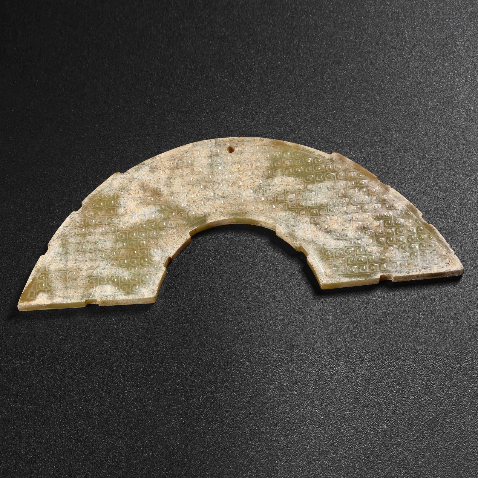 A ANCIENT JADE HUANG ORNAMENT (1 of 9)