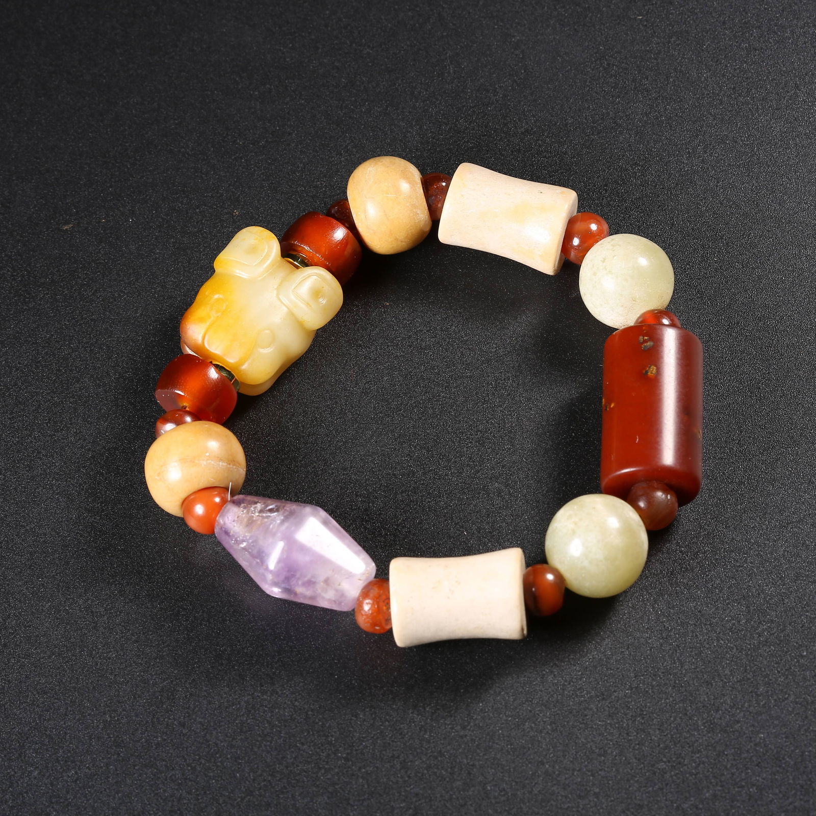 A ANCIENT JADE BRACELET (1 of 6)