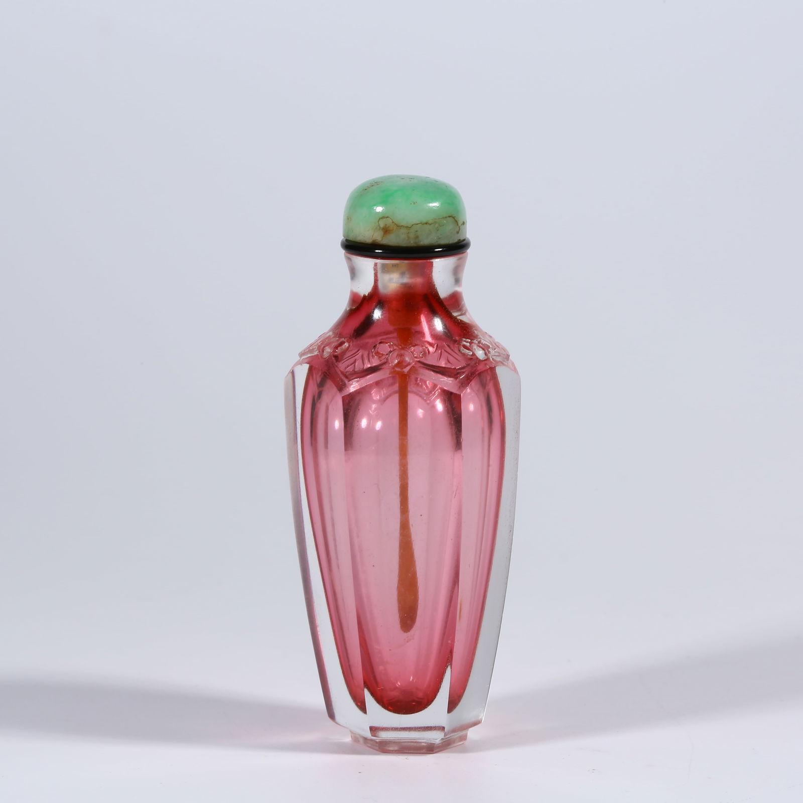 A GLASS SNUFF BOTTLE: Glass Snuff Bottle