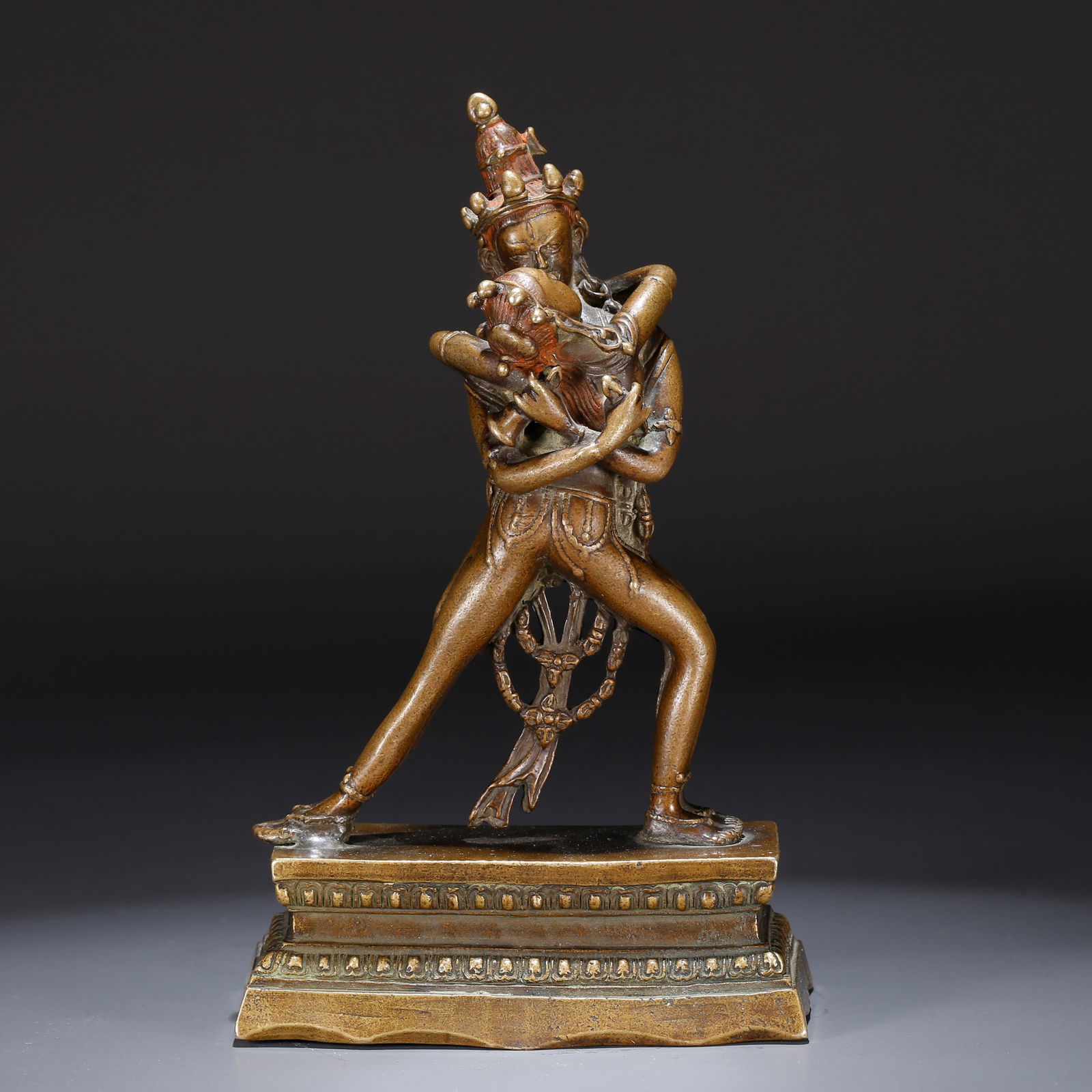 A BRONZE STATUE OF A BUDDHA (1 of 9)