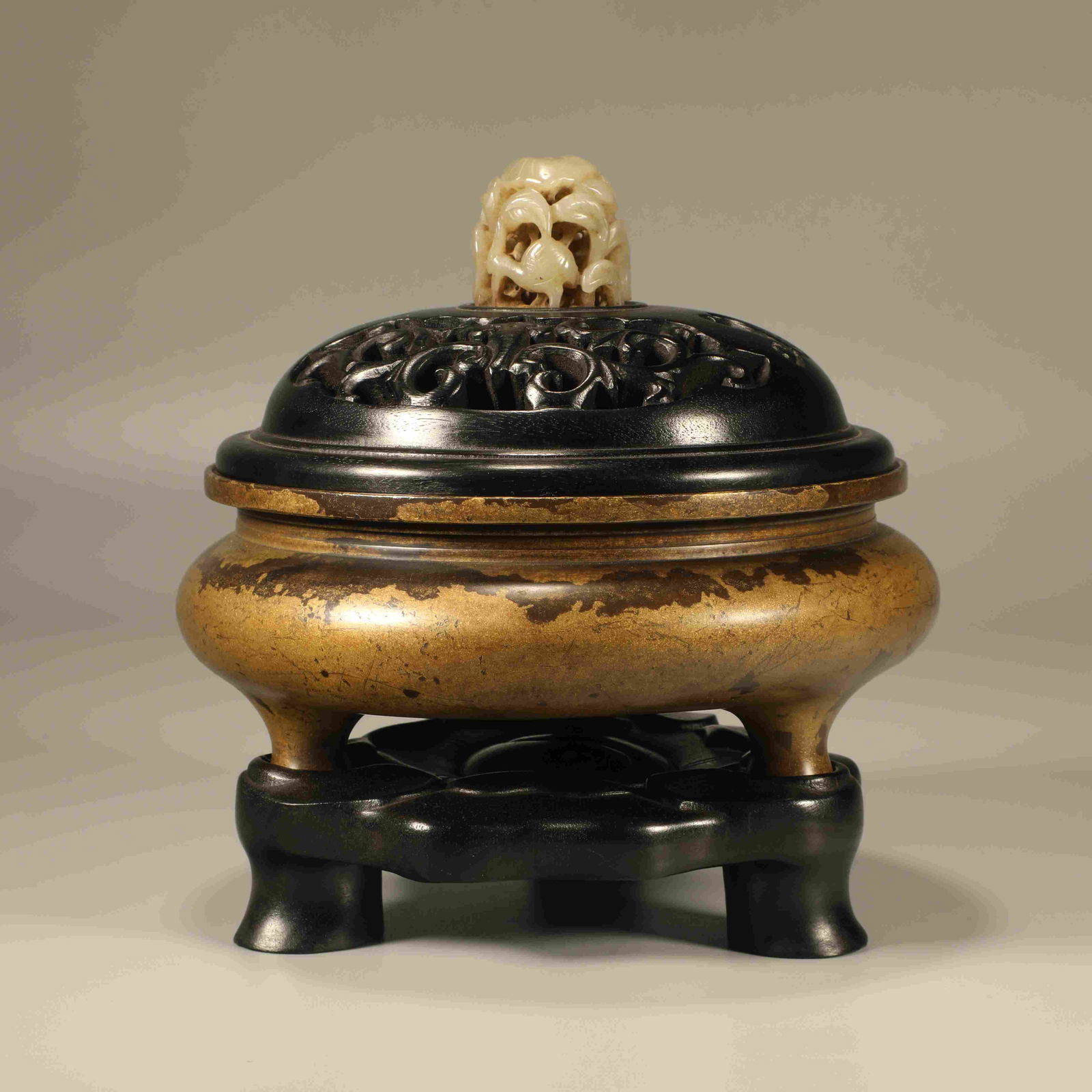 A BRONZE TRIPOD CENSER (1 of 6)