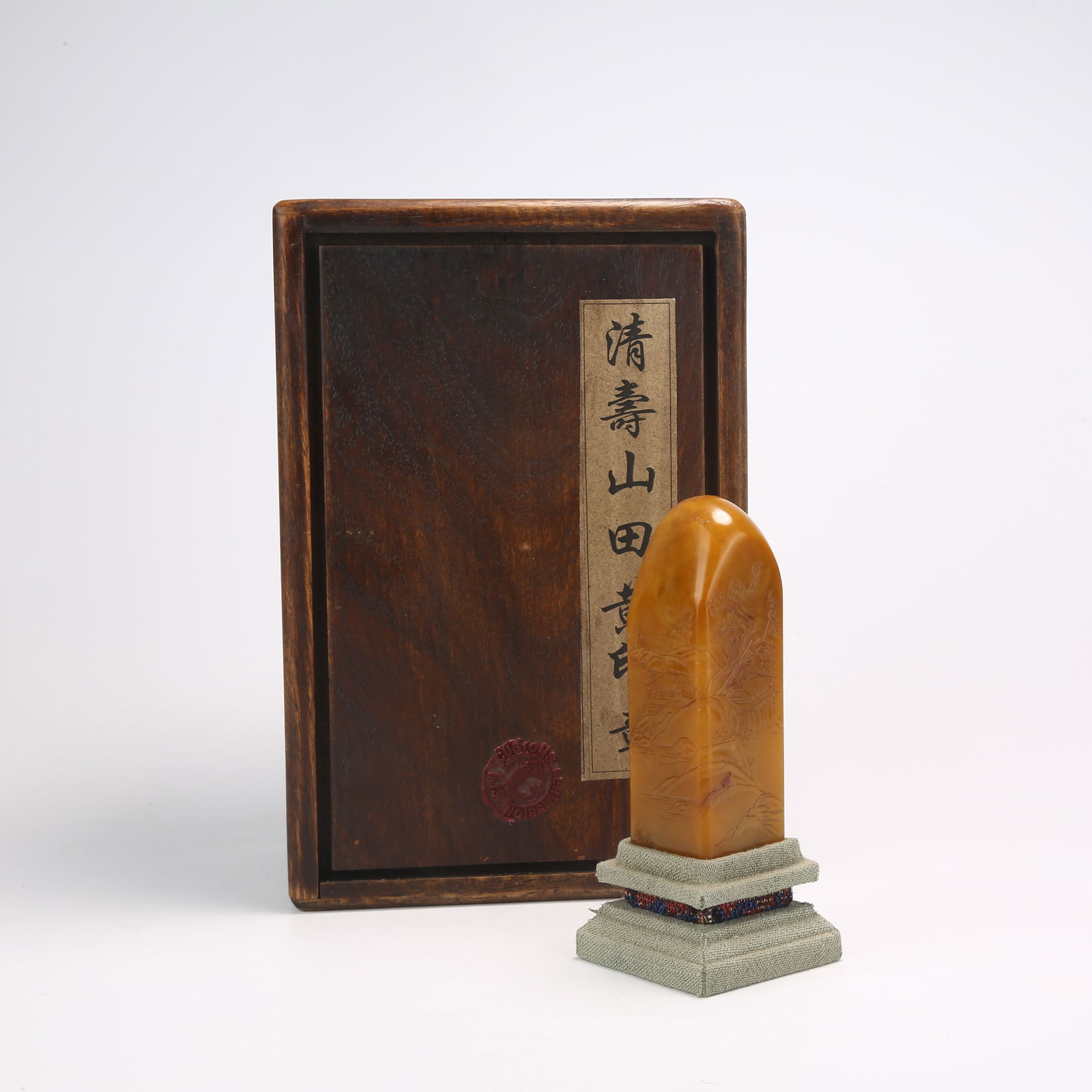 A SHOUSHAN TIANHUANG STONE SEAL CARVED WITH "VISITING A FRIEND" SCENE IN RELIEF: Shoushan Tianhuang Stone Seal Carved with "Visiting a Friend" Scene in Relief