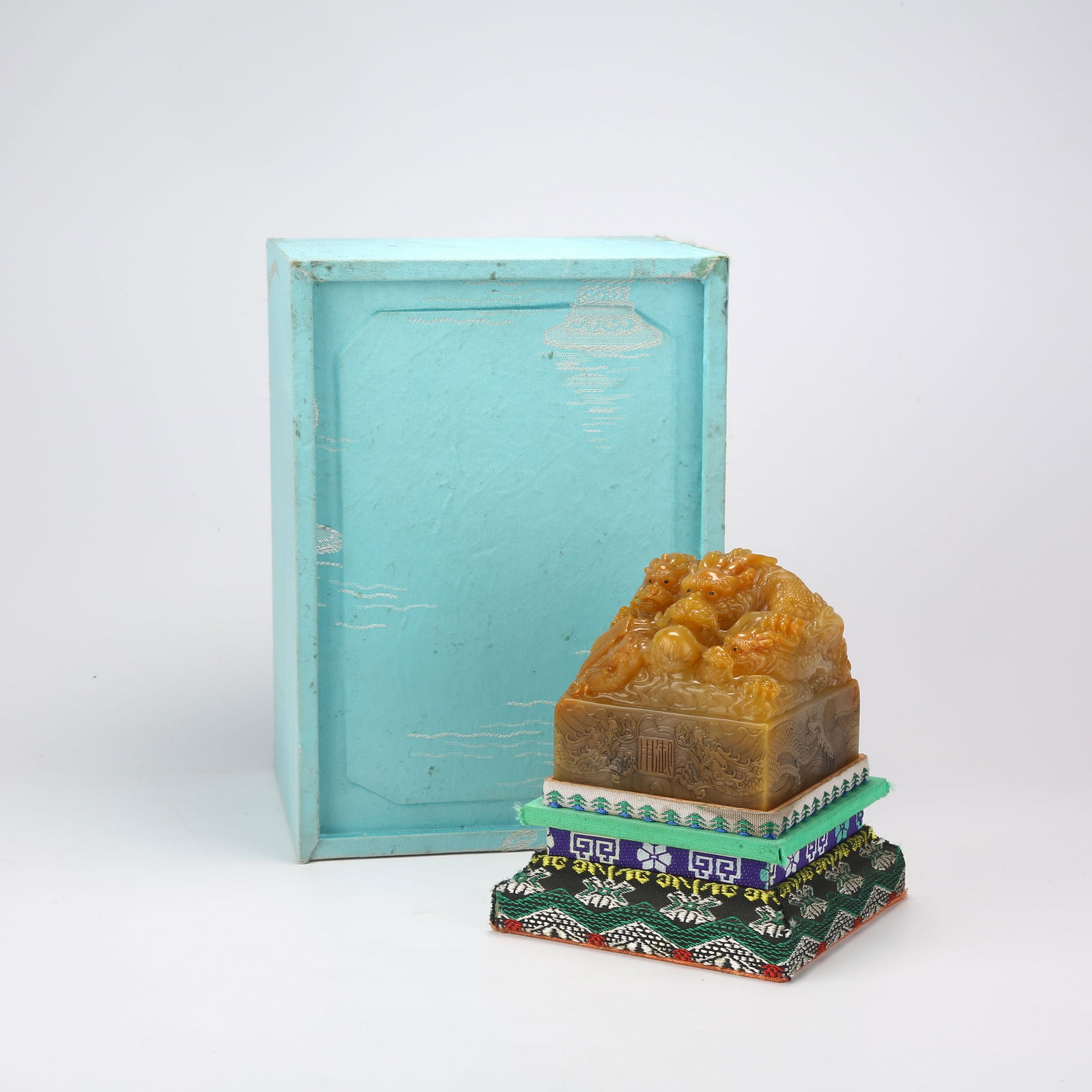 A SHOUSHAN TIANHUANG STONE SEAL WITH DRAGON KNOB (1 of 8)