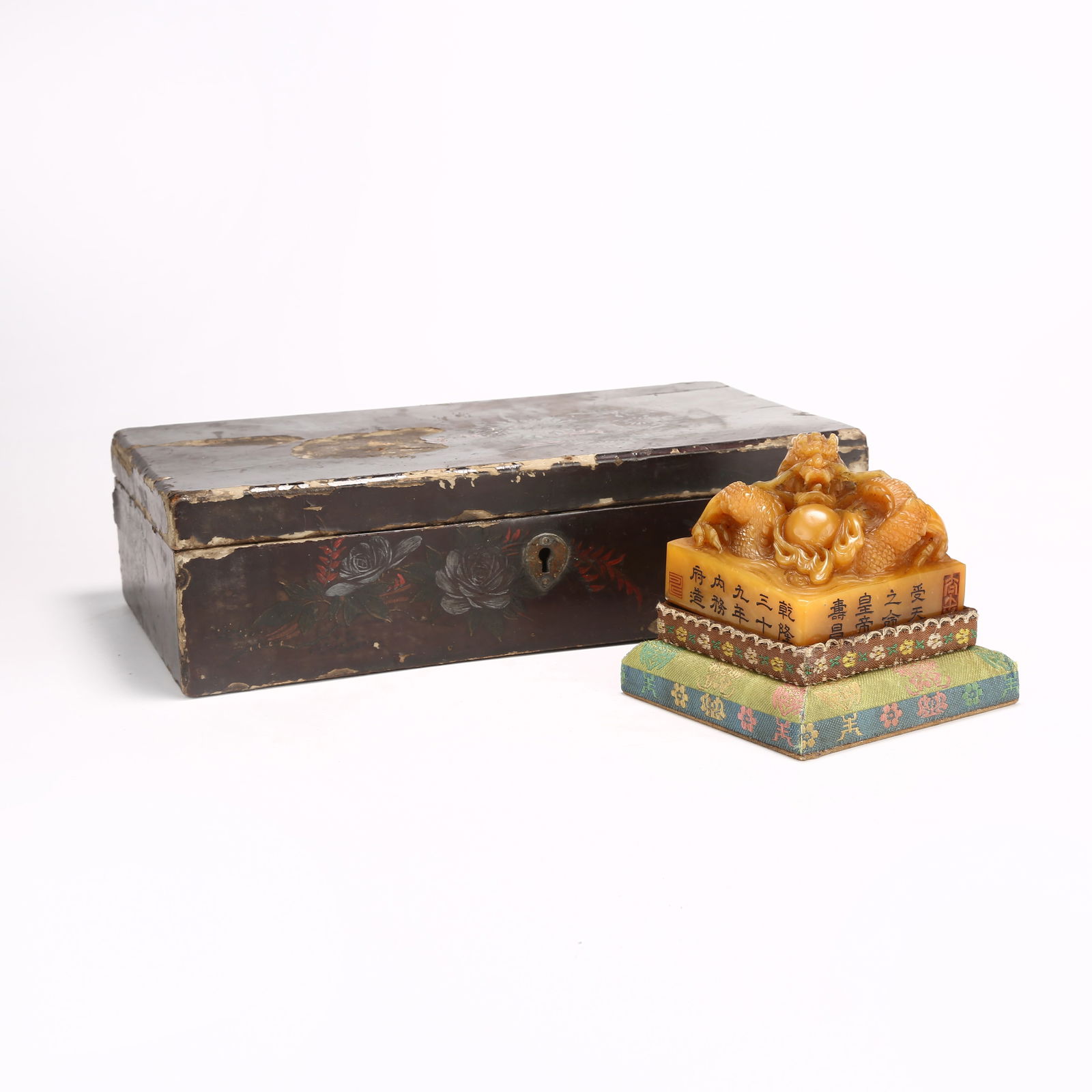 A SHOUSHAN TIANHUANG STONE SEAL WITH DRAGON KNOB (1 of 10)