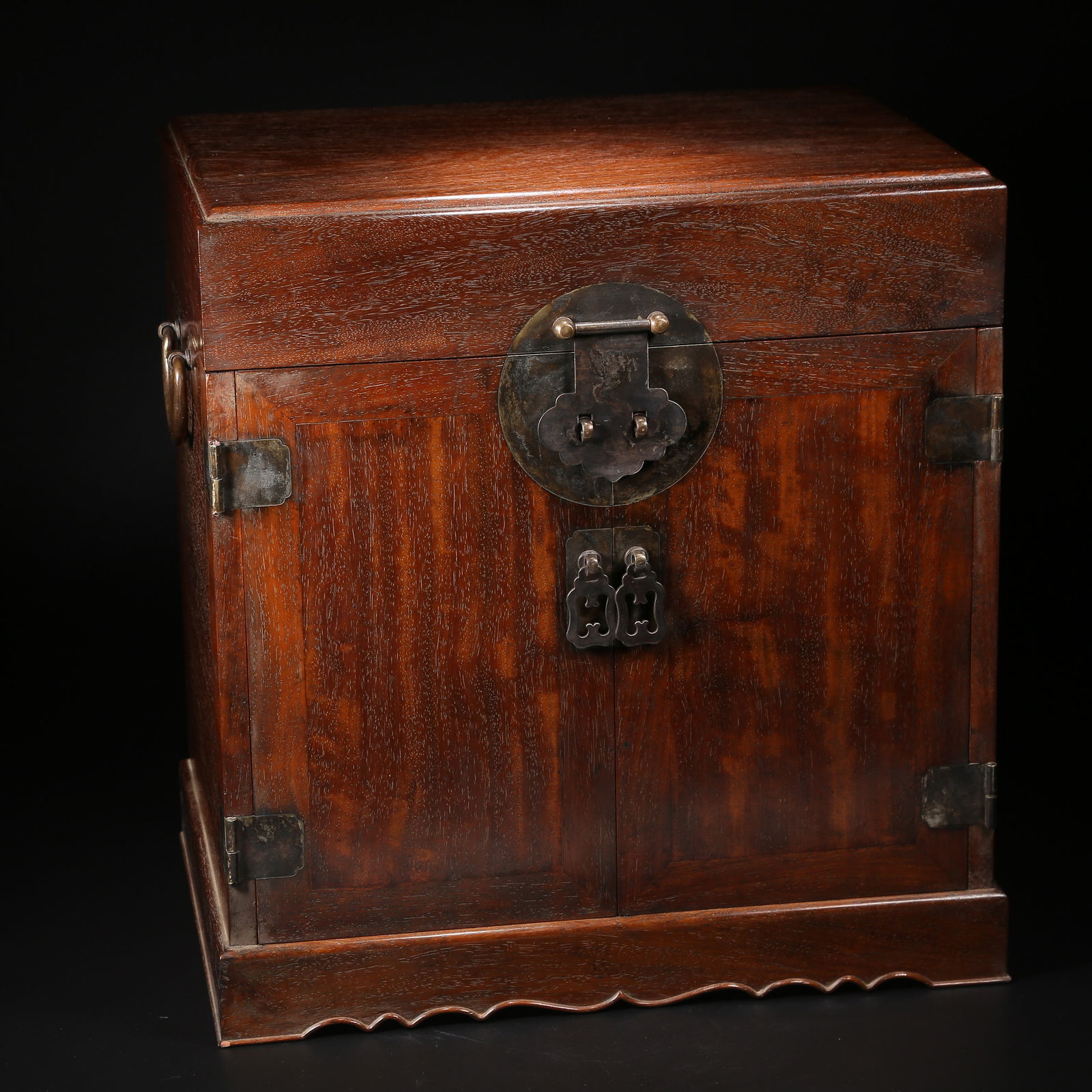 A HUANGHUALI OFFICIAL’S TRAVELING CHEST (1 of 9)
