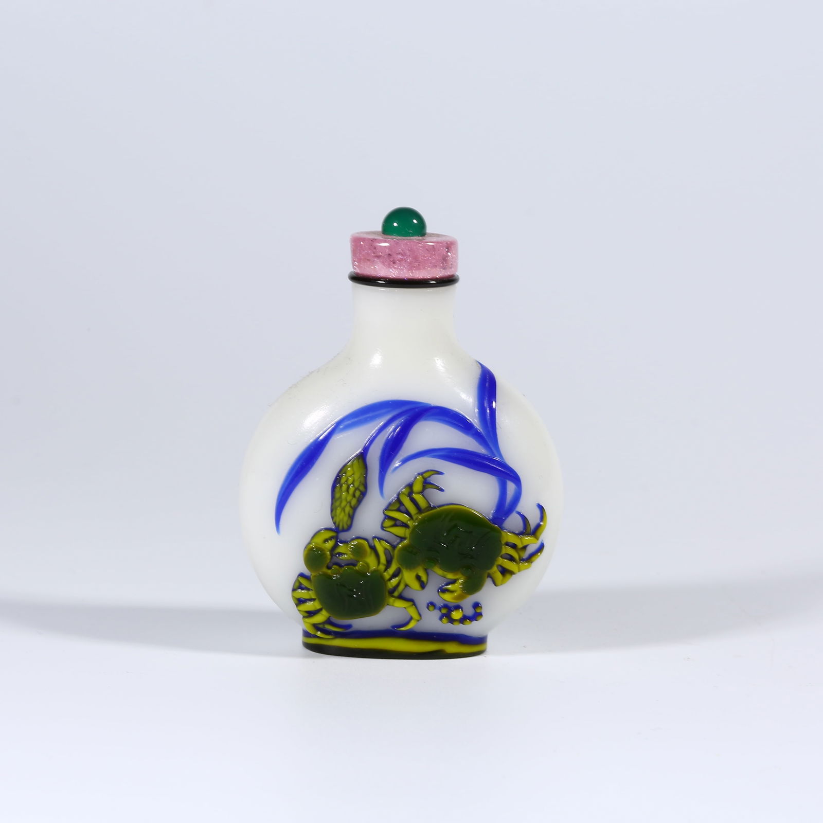 A OVERLAY SNUFF BOTTLE WITH "WEALTHY AND INFLUENTIAL" DESIGN (1 of 9)