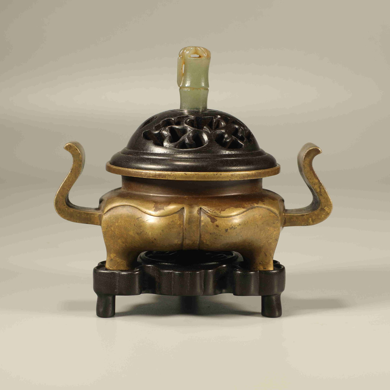 A BRONZE COURT-CAP EAR CENSER (1 of 6)