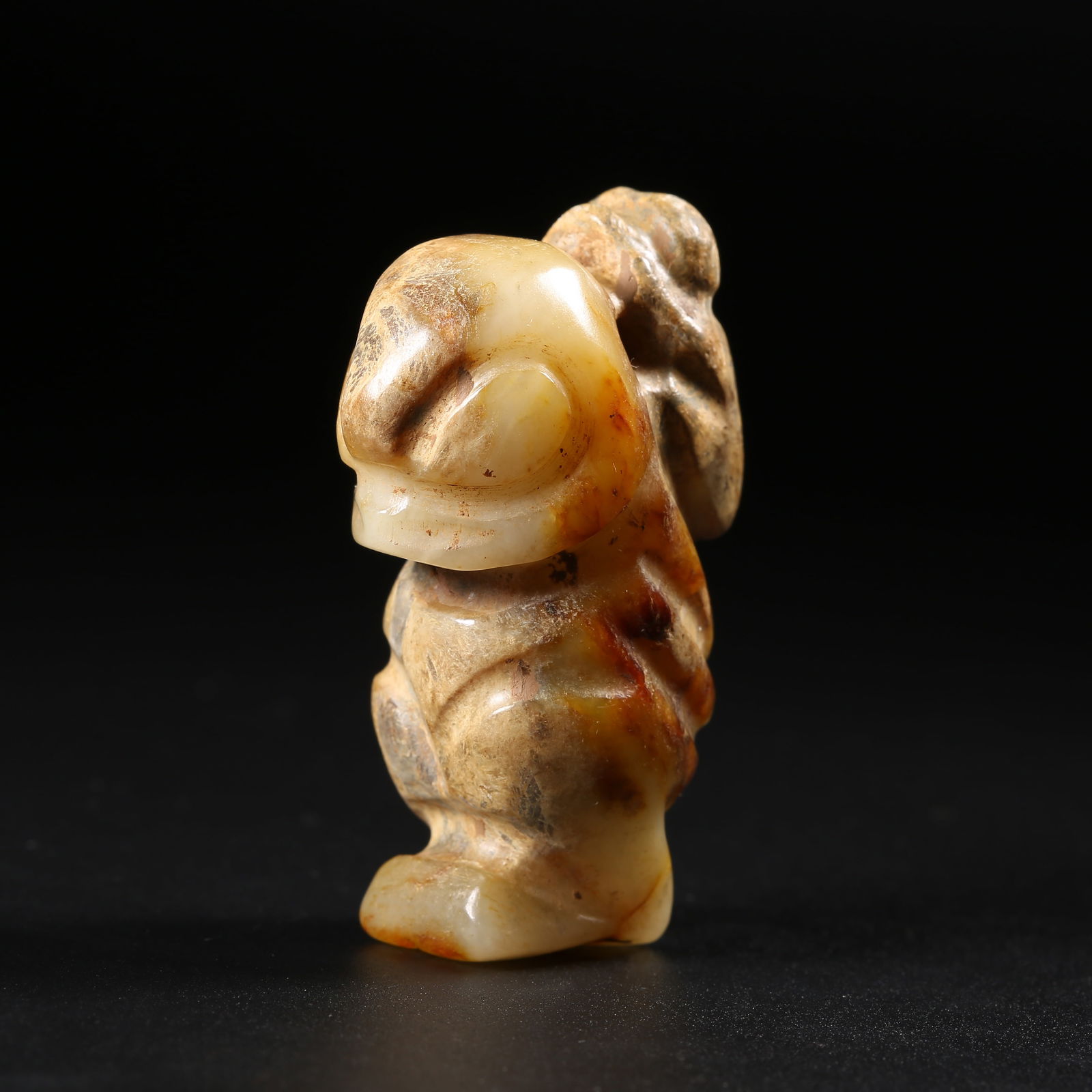 A ANCIENT JADE PENDANT (1 of 8)