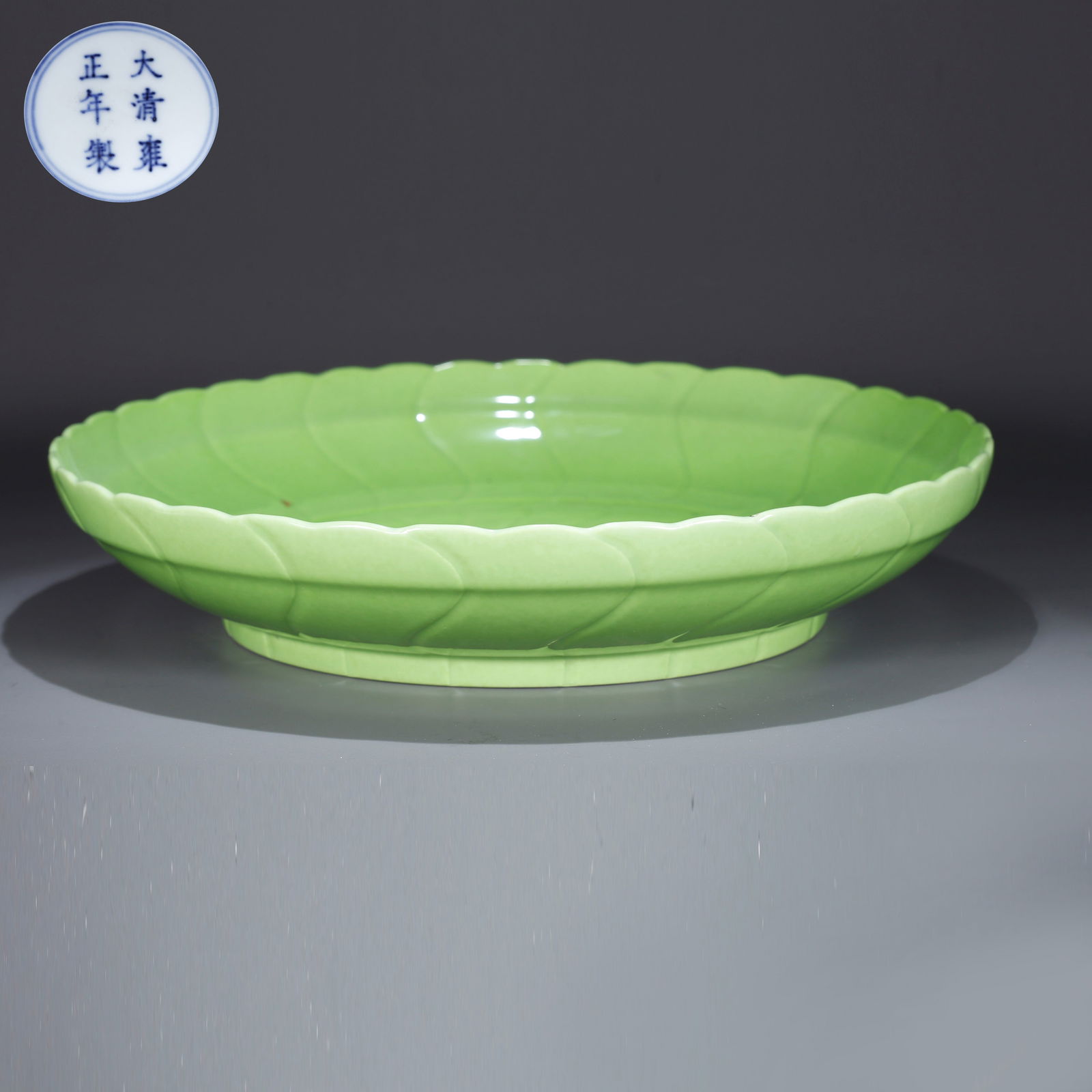 A GREEN-GLAZED LARGE DISH WITH LOTUS ROOT DESIGN (1 of 9)