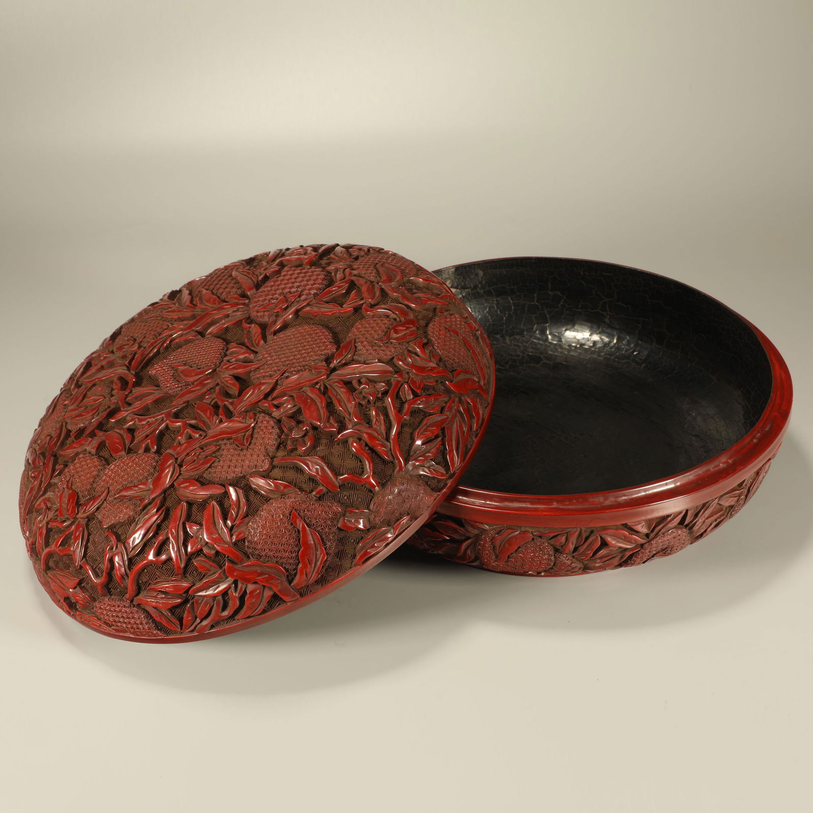 A LACQUERED LONGEVITY PEACH PRESENTATION BOX (1 of 7)