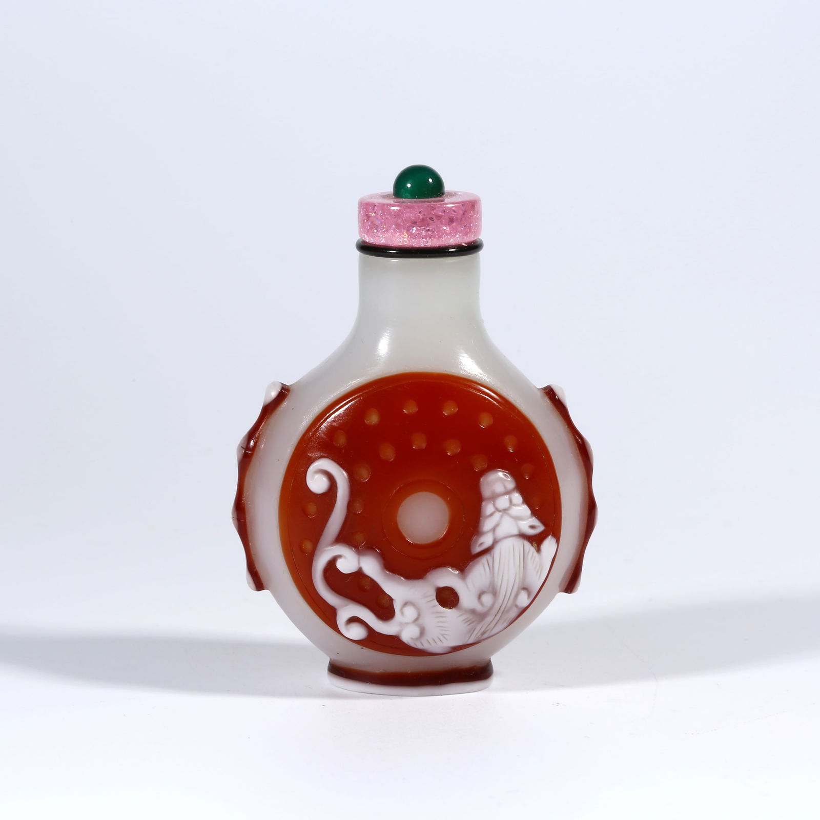 A OVERLAY SNUFF BOTTLE WITH CHI DRAGON PATTERN: Overlay Snuff Bottle with Chi Dragon Pattern