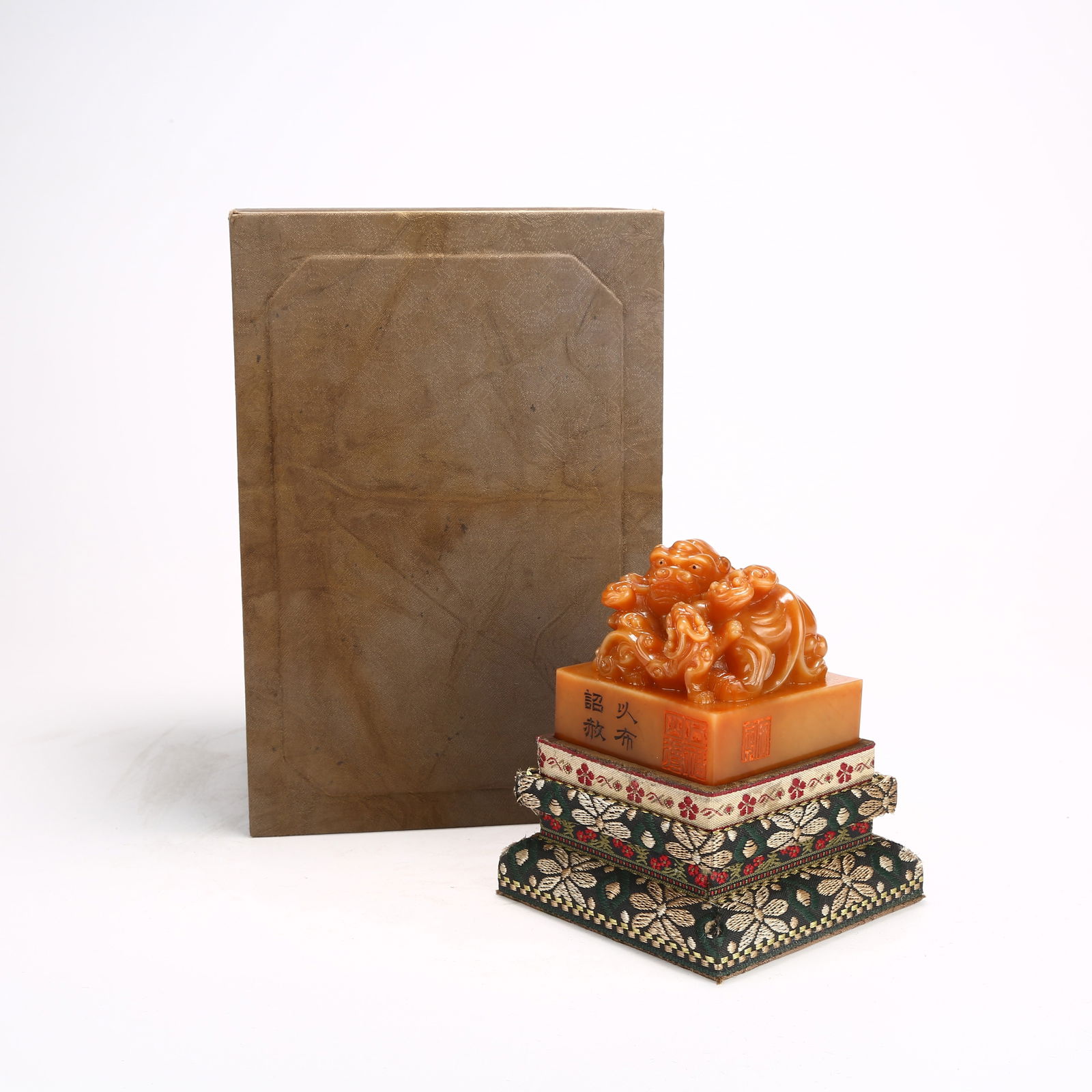 A SHOUSHAN TIANHUANG STONE SEAL WITH BEAST KNOB: Shoushan Tianhuang Stone Seal with Beast Knob