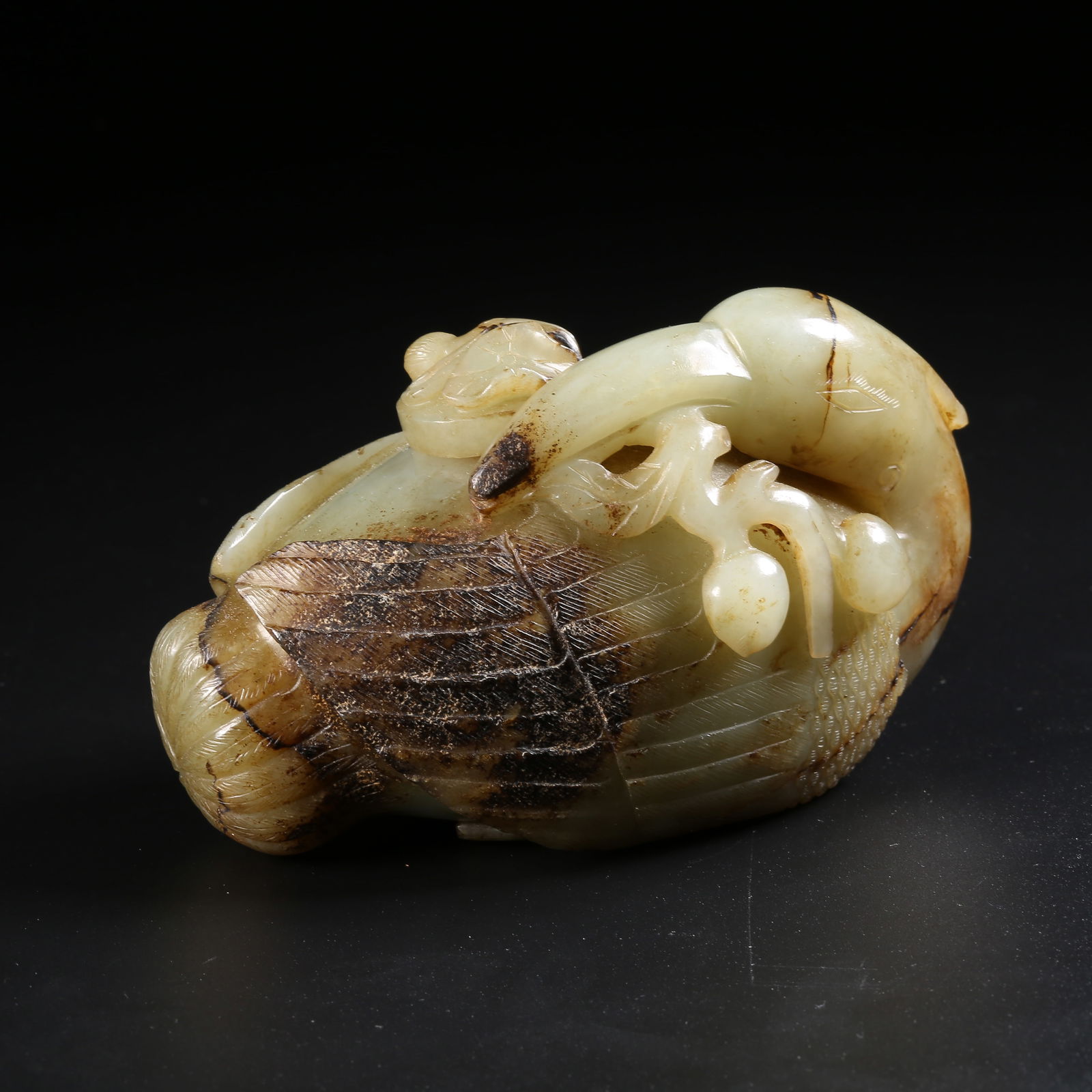 A HETIAN JADE CENSER WITH CRANE HOLDING LINGZHI: Hetian jade censer with crane holding lingzhi