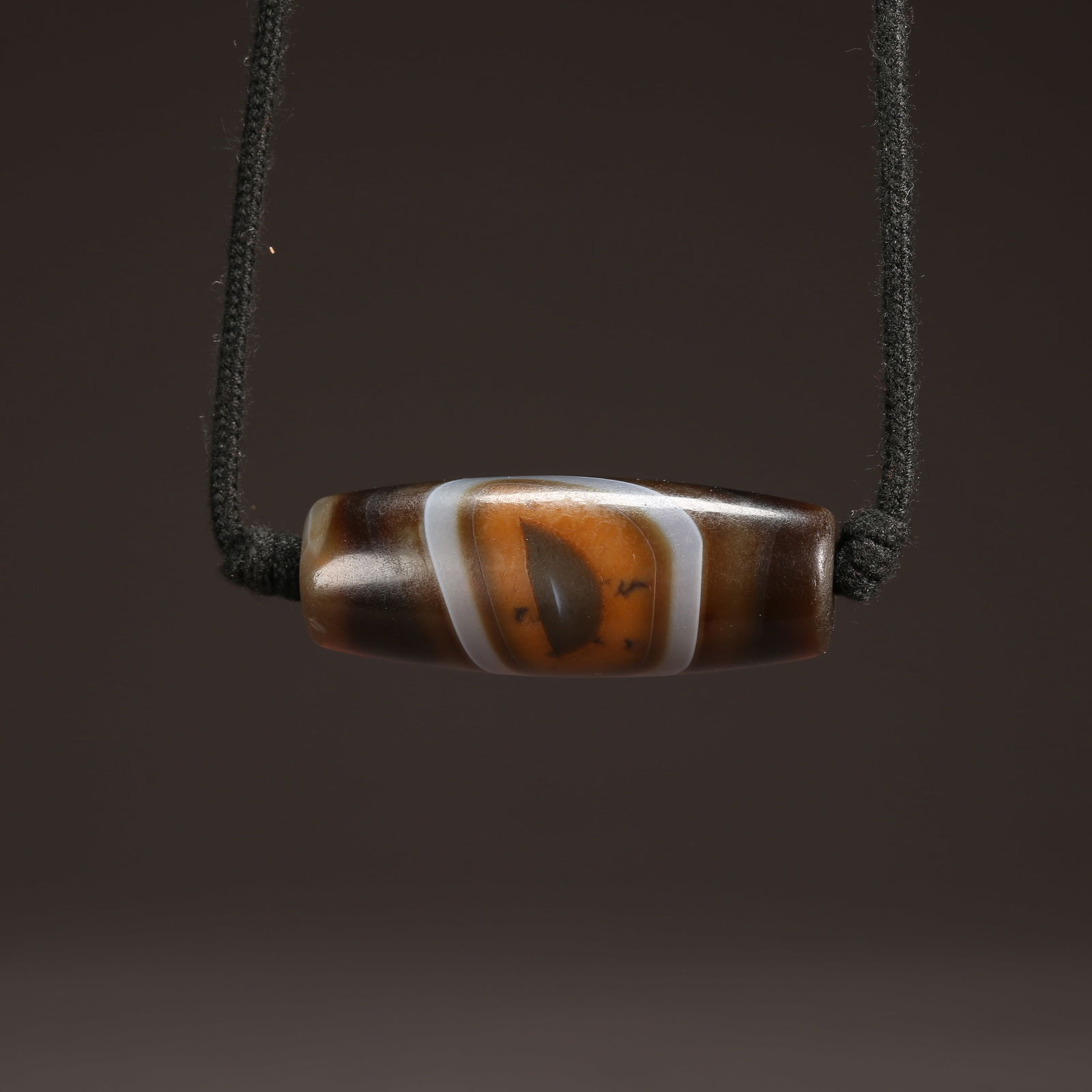 A STRAND OF FILIGREE AGATE DZI BEAD (1 of 7)