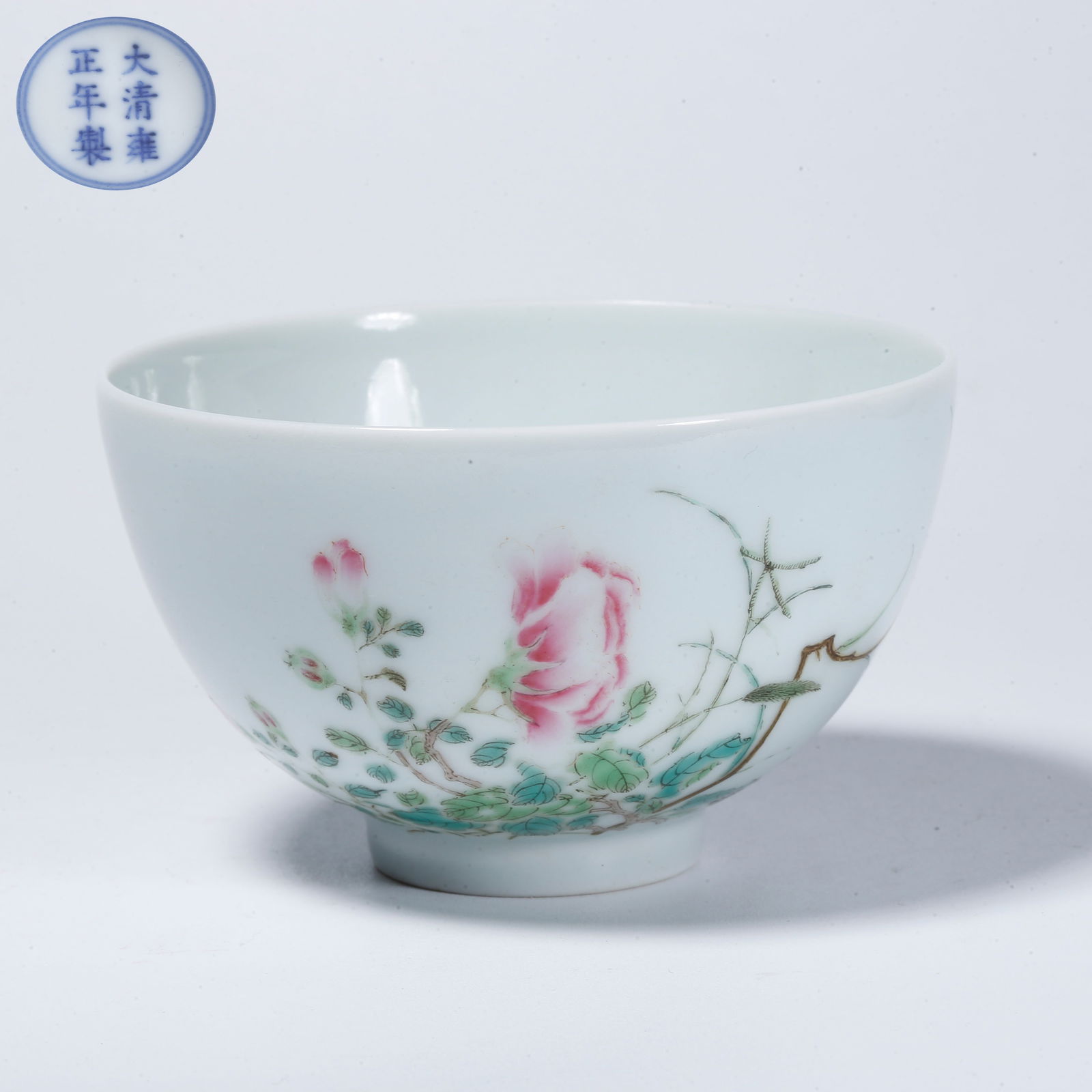 A FAMILLE ROSE CUP WITH FLORAL DESIGN (1 of 9)